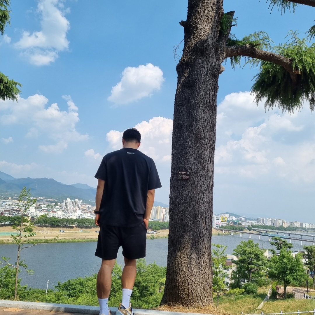 Essentials T-Shirt Black - 21SS, Essentials The Core Collection Sweatshorts Black 착용 스타일 - 1