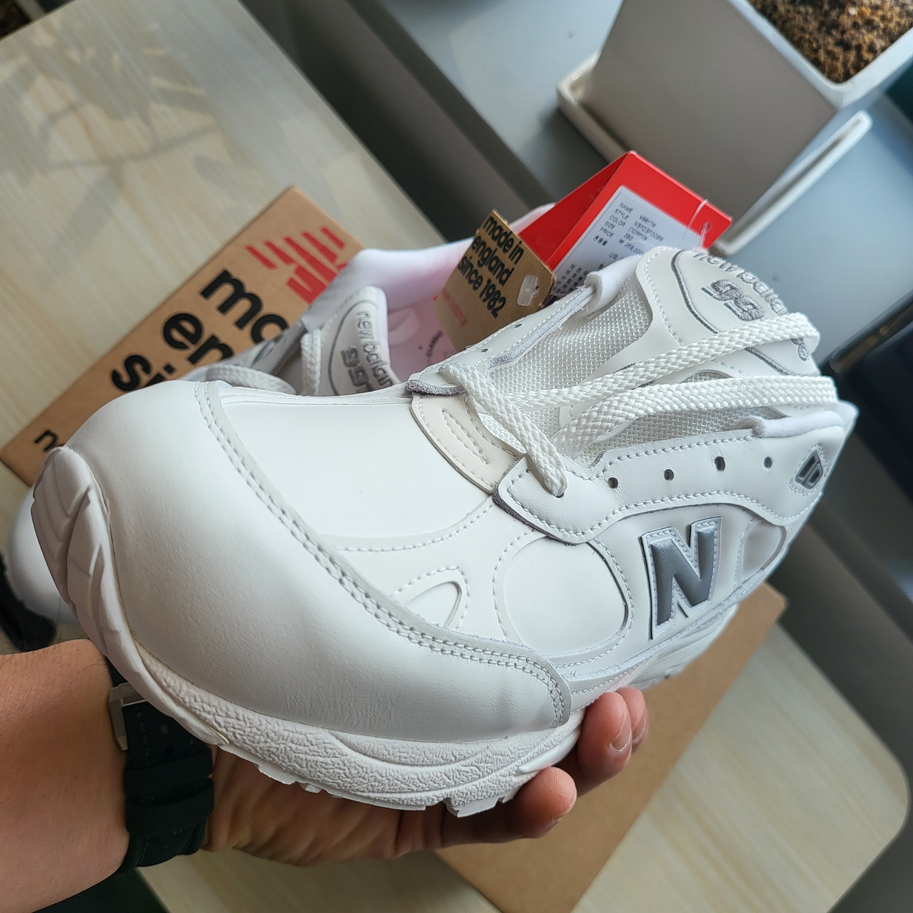 New Balance 991 Made in UK White 착용 스타일 - 3