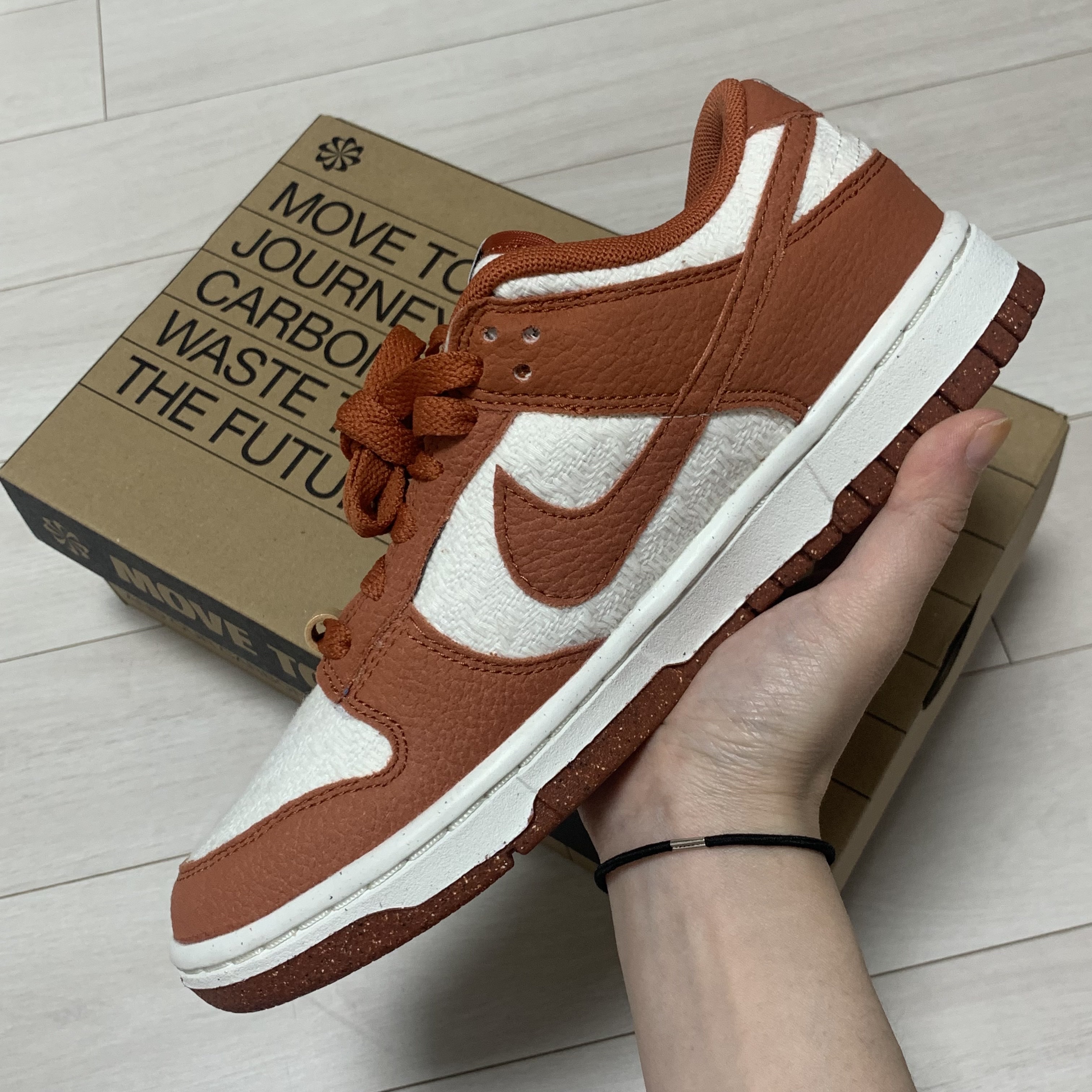 (W) Nike Dunk Low SE Sun Club Burnt Sunrise 착용 스타일 - 2