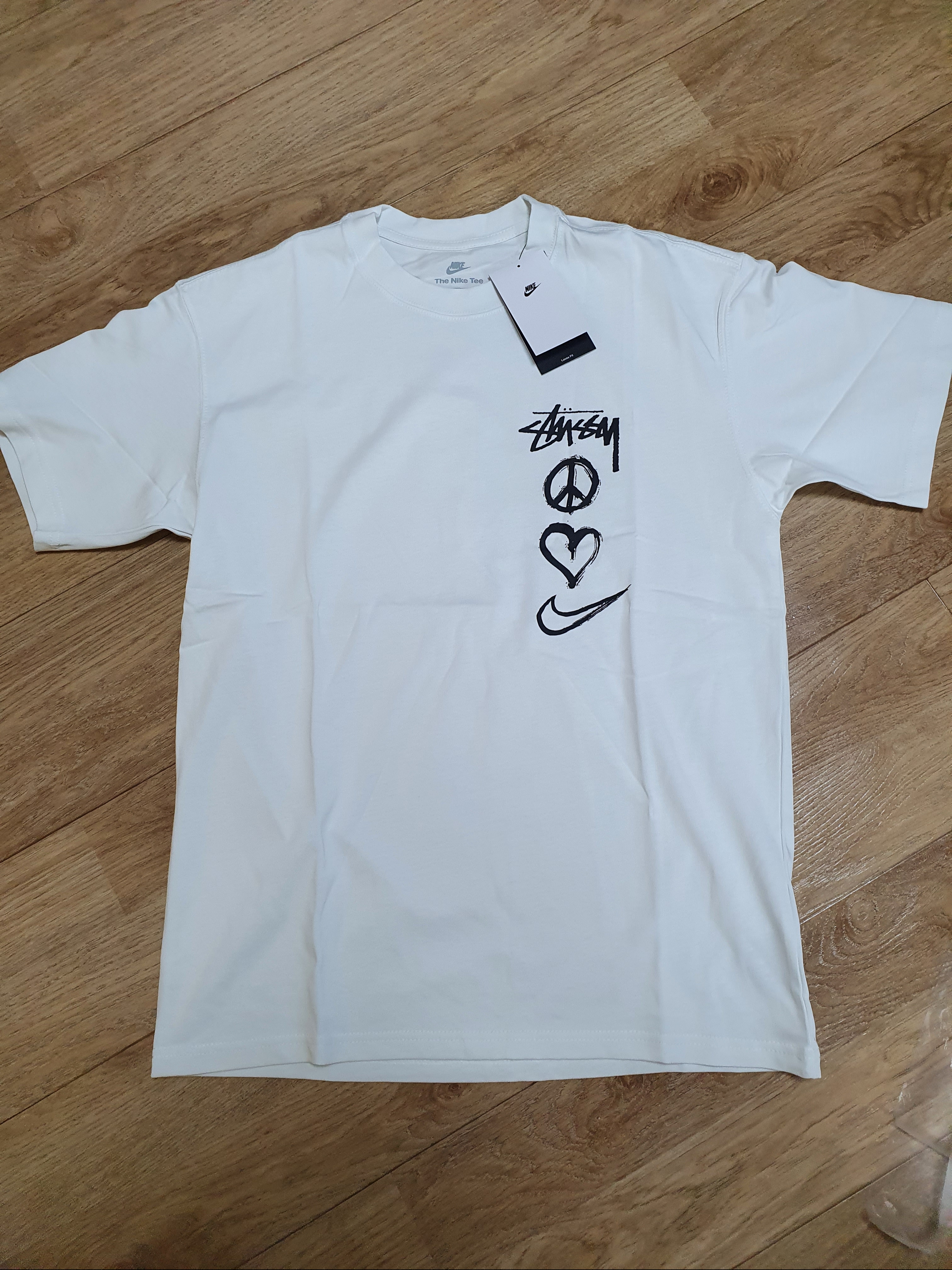 Nike x Stussy NRG RA T-Shirt Summit White (DM4942-121) 착용 스타일 - 1