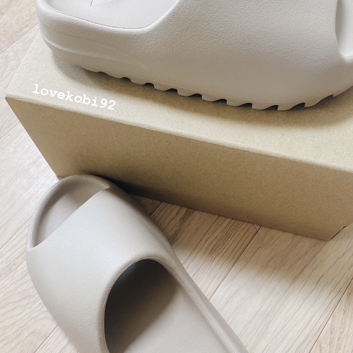 Adidas Yeezy Slide Pure - Re-Release Ver. 착용 스타일 - 1