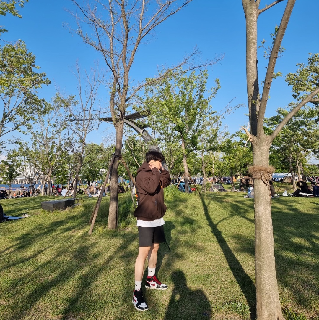 Jordan 1 Retro High OG Gym Red, Essentials Sweatshorts Black 2020 착용 스타일 - 3