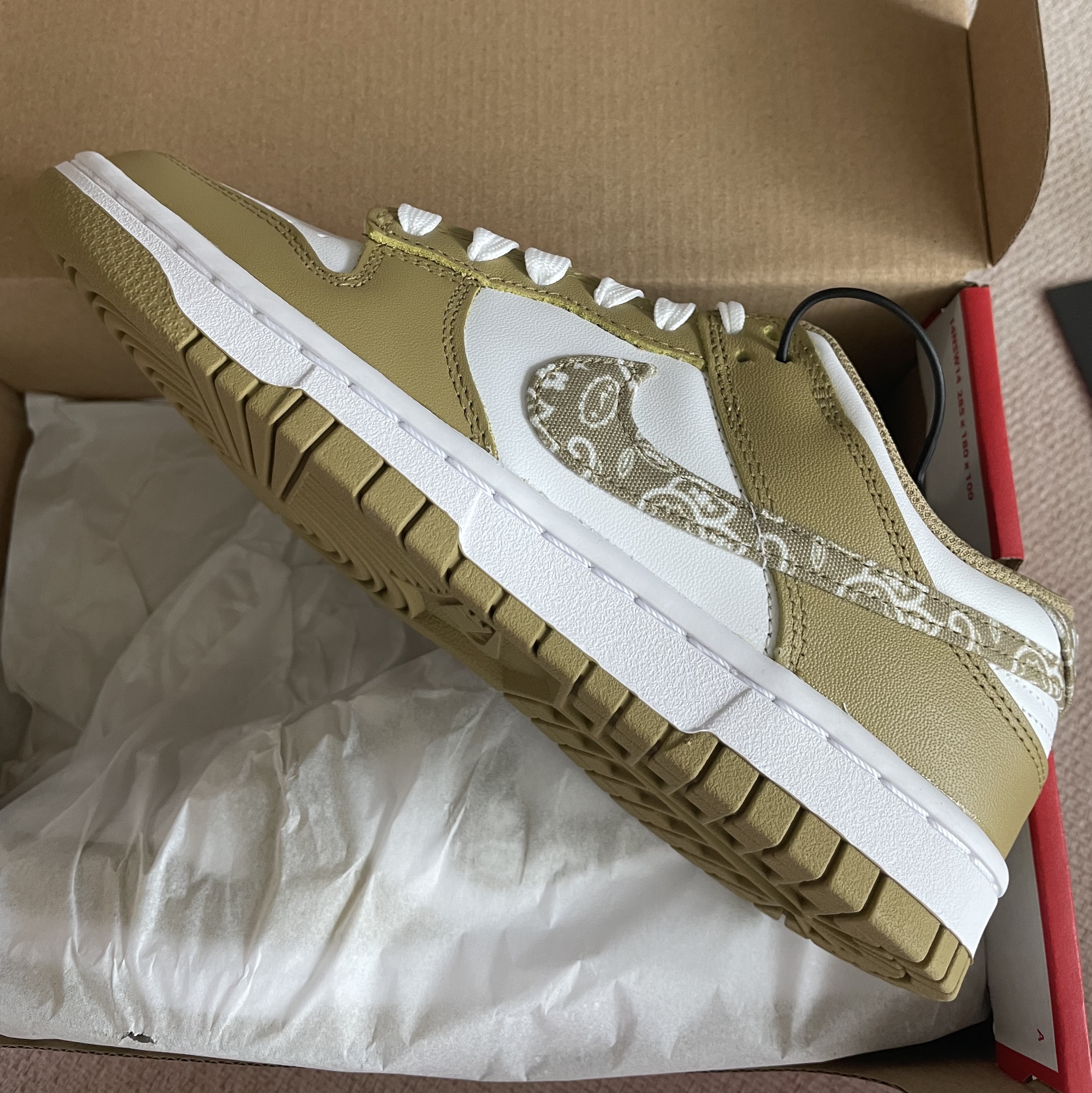 (W) Nike Dunk Low Essential Barley Paisley 착용 스타일