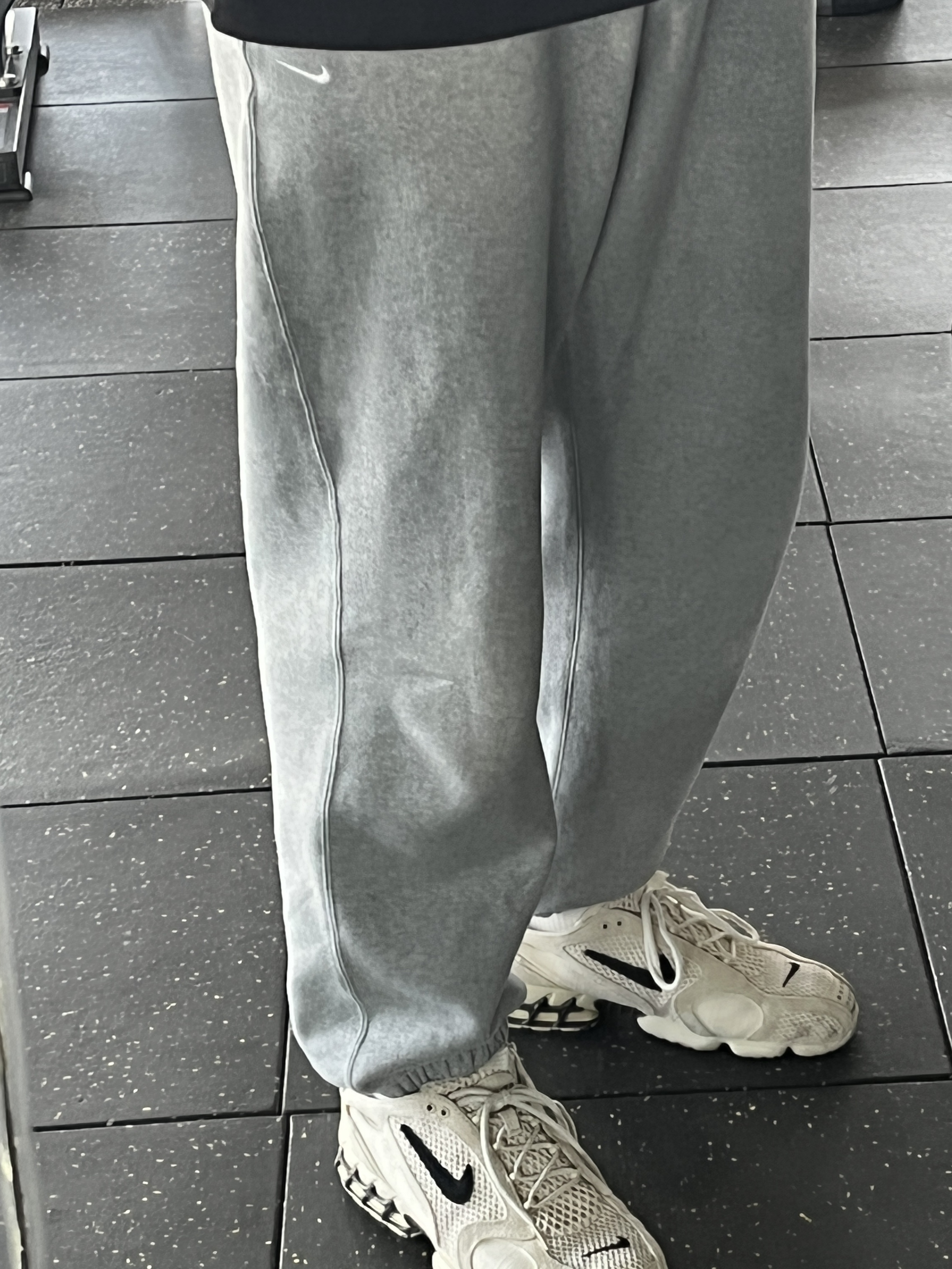 (W) Nike NRG Solo Swoosh Fleece Pants Dark Grey Heather - US/EU, Nike x Stussy Air Zoom Spiridon Cage 2 Fossil 착용 스타일