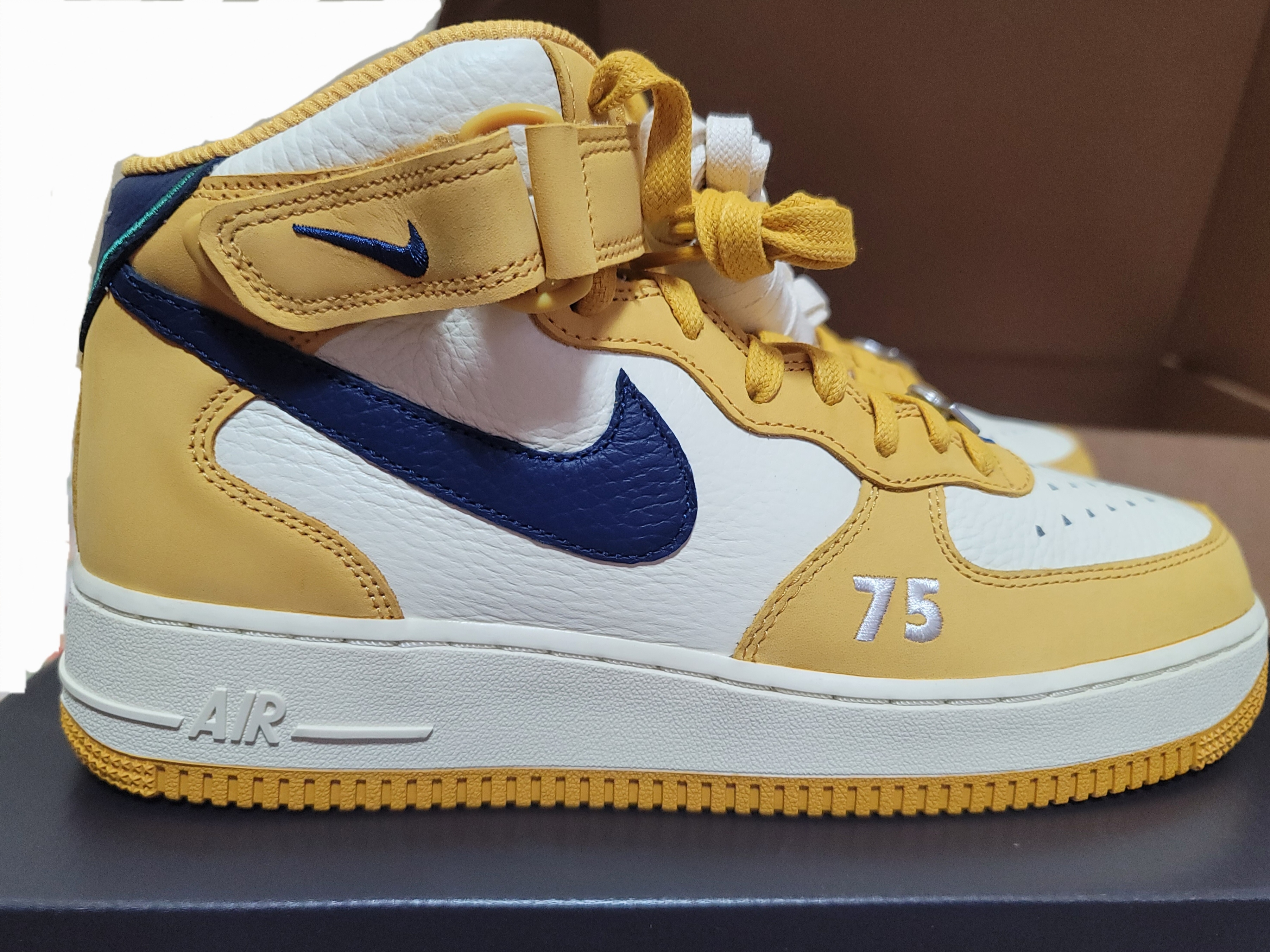 Nike Air Force 1 Mid Paris 착용 스타일 - 3