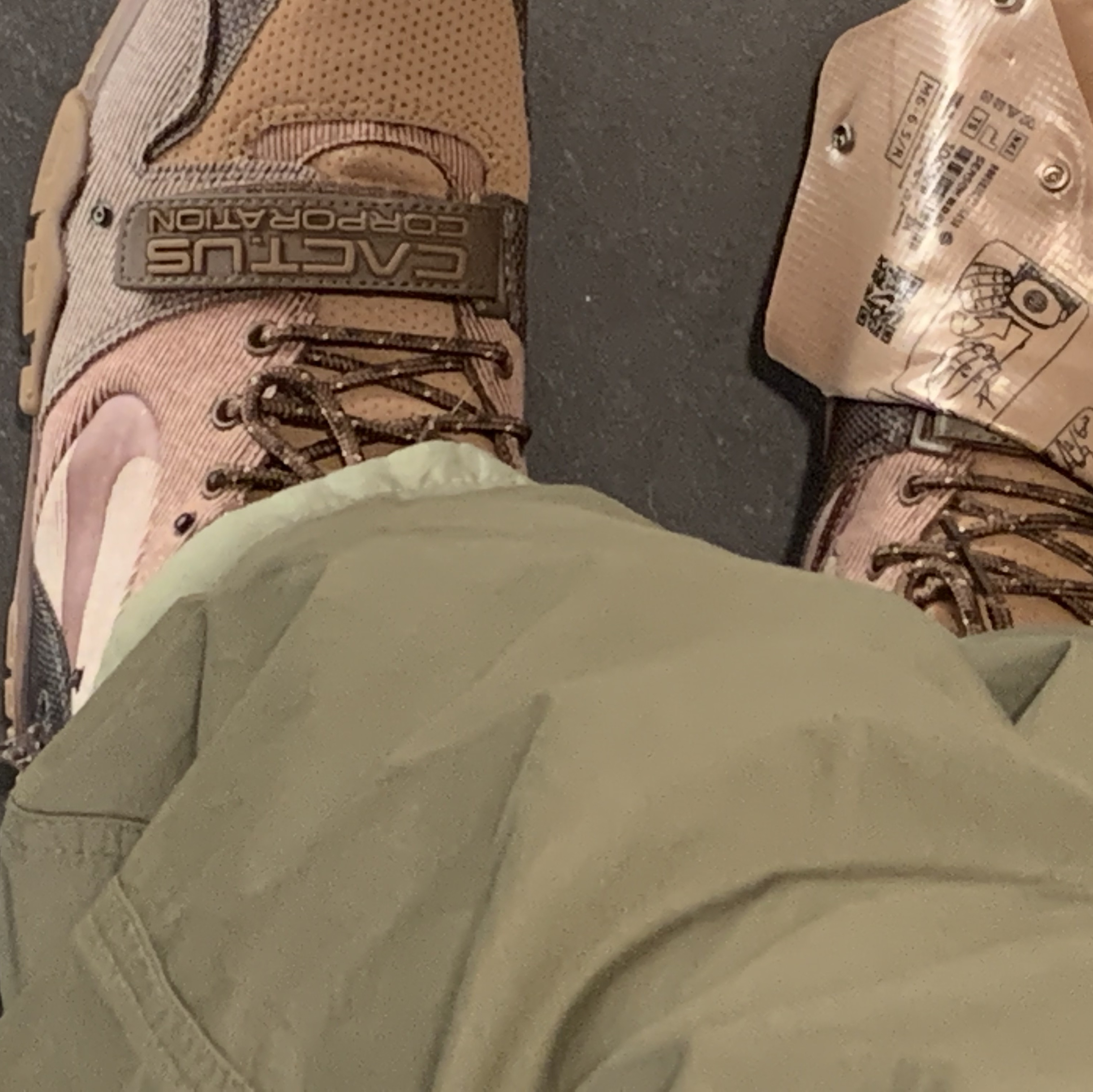 Nike x Travis Scott Air Trainer 1 Archaeo Brown and Rust Pink 착용 스타일 - 1