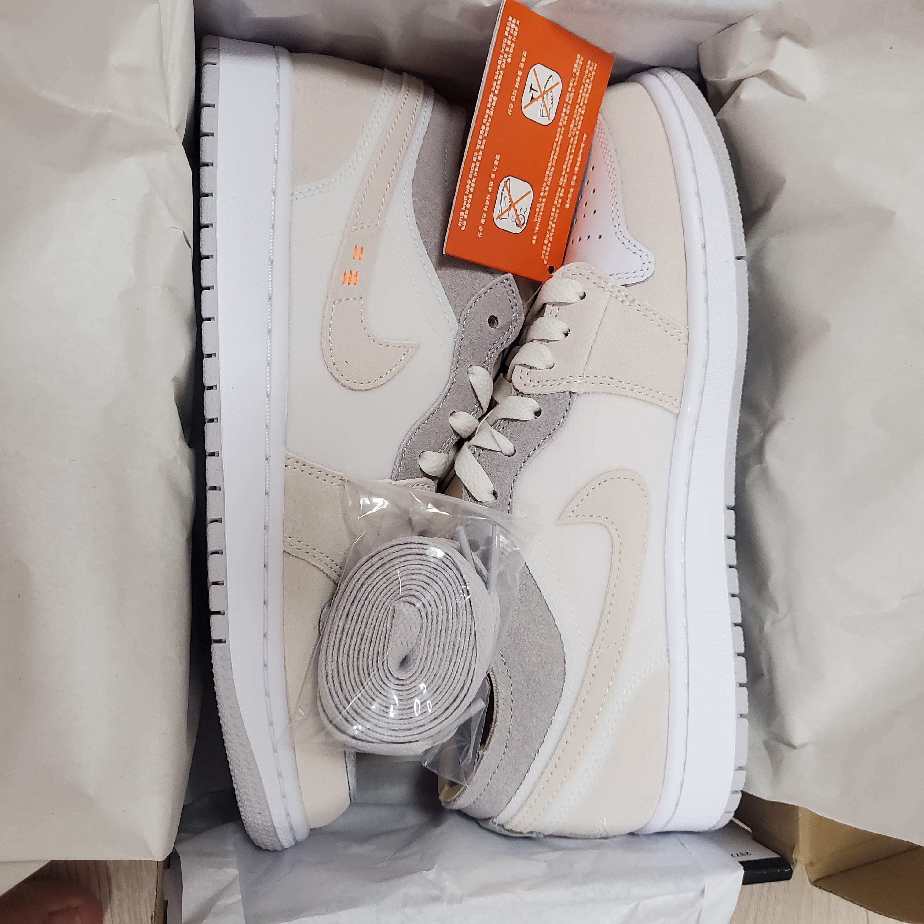Jordan 1 Low SE Craft White and Phantom 착용 스타일