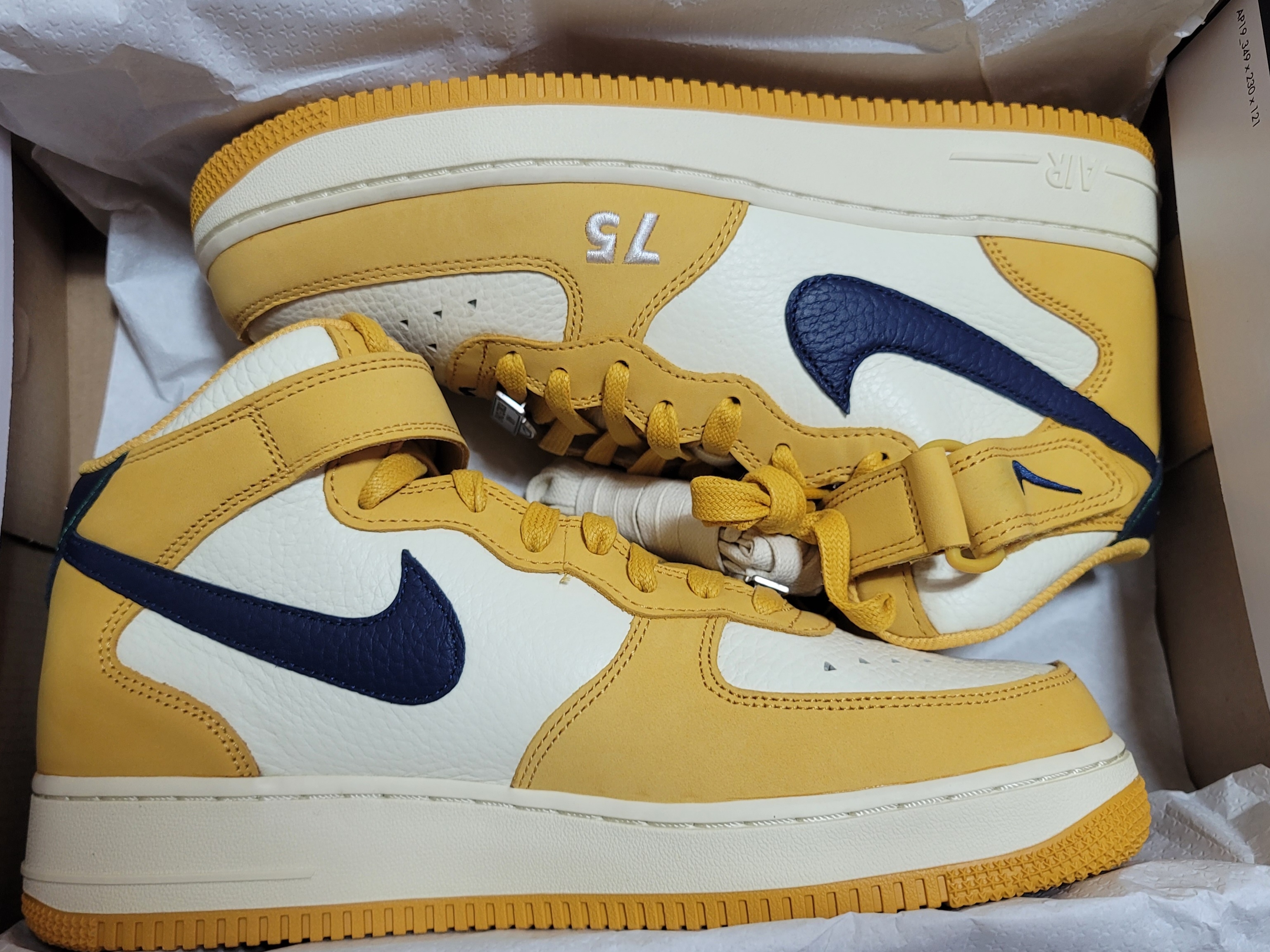 Nike Air Force 1 Mid Paris 착용 스타일 - 1
