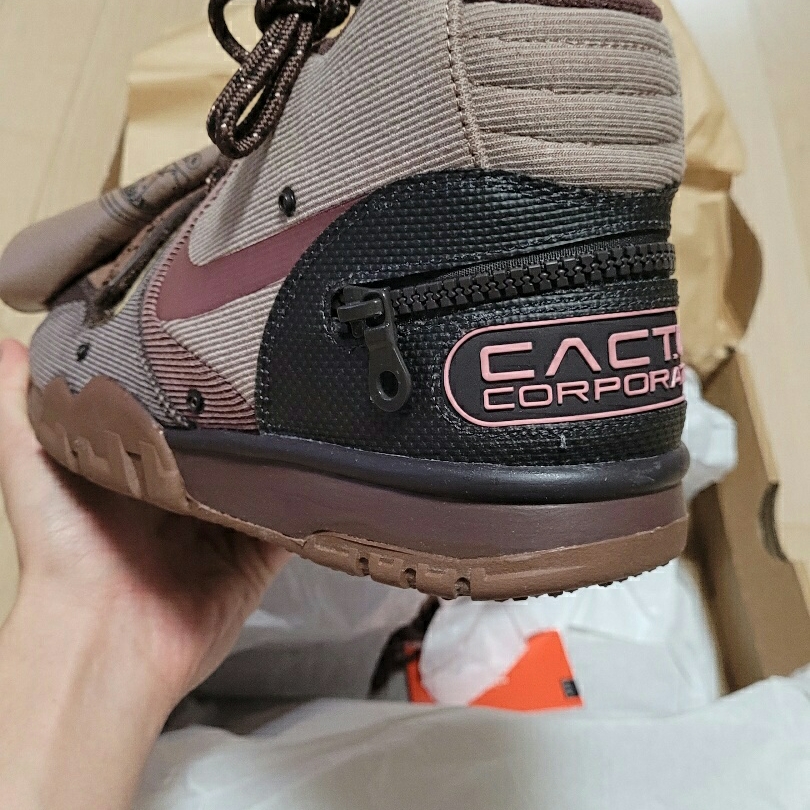 Nike x Travis Scott Air Trainer 1 Archaeo Brown and Rust Pink 착용 스타일