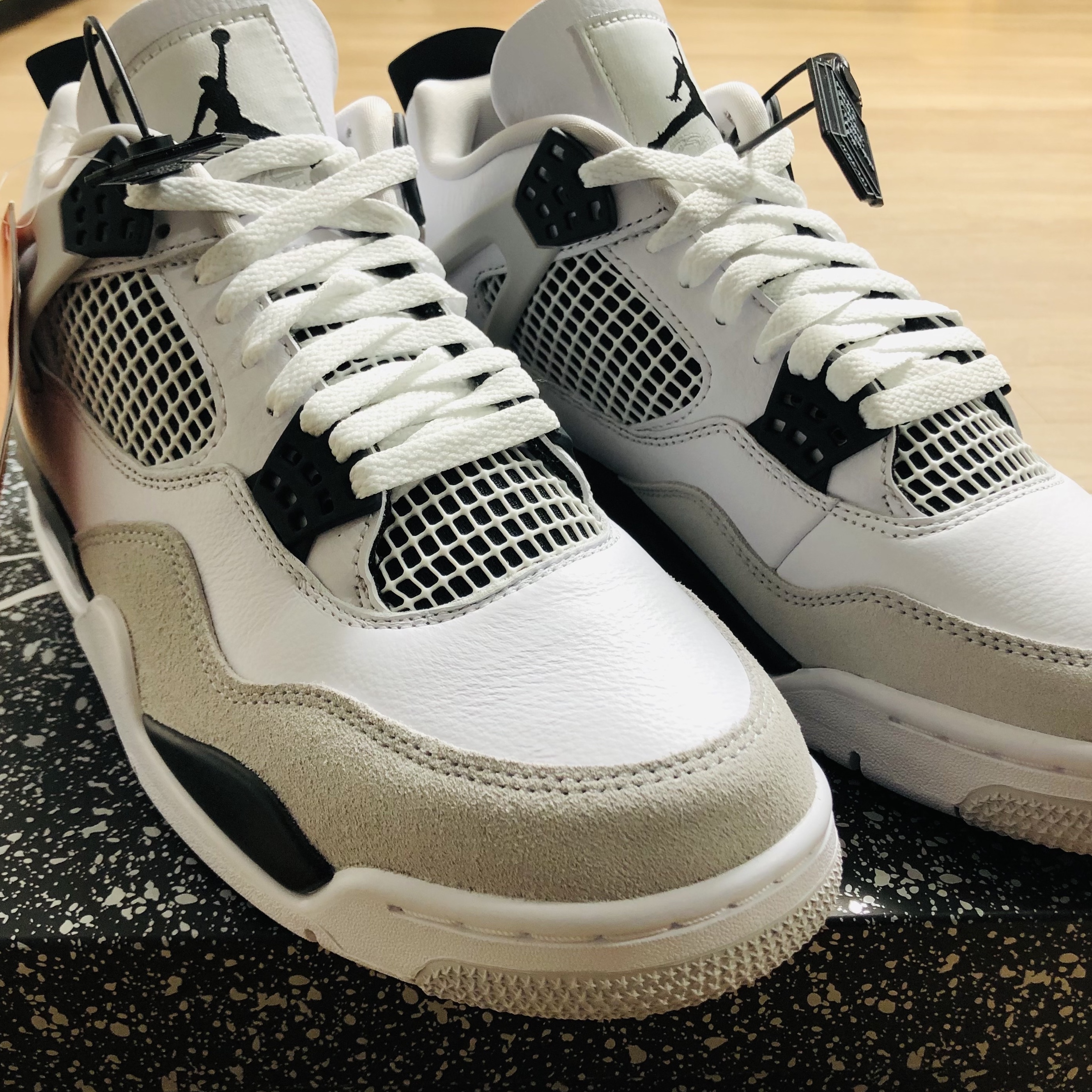 Jordan 4 Retro White and Black 착용 스타일 - 2