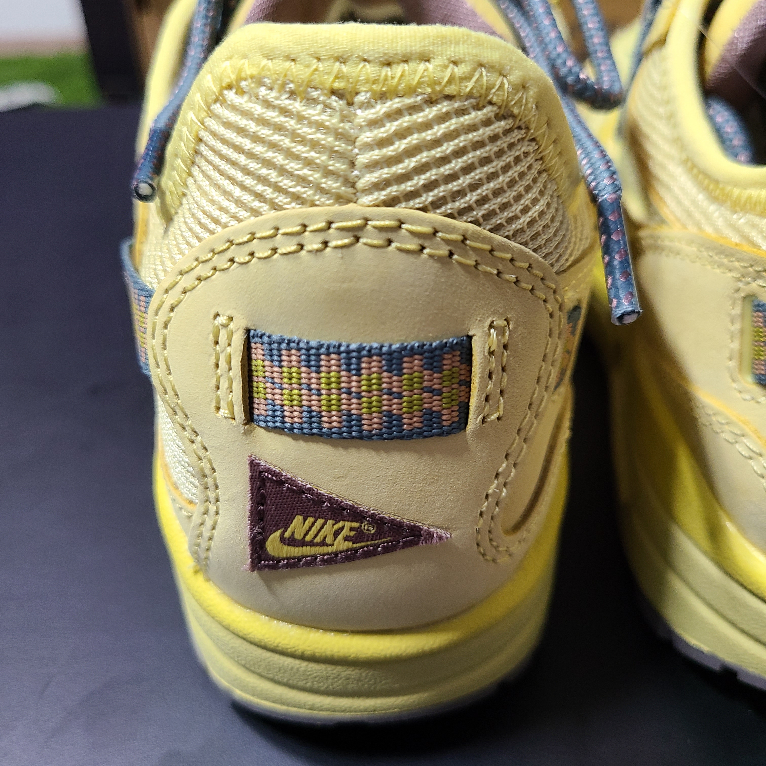 Nike x Travis Scott Air Max 1 Cact.us Gold 착용 스타일 - 3