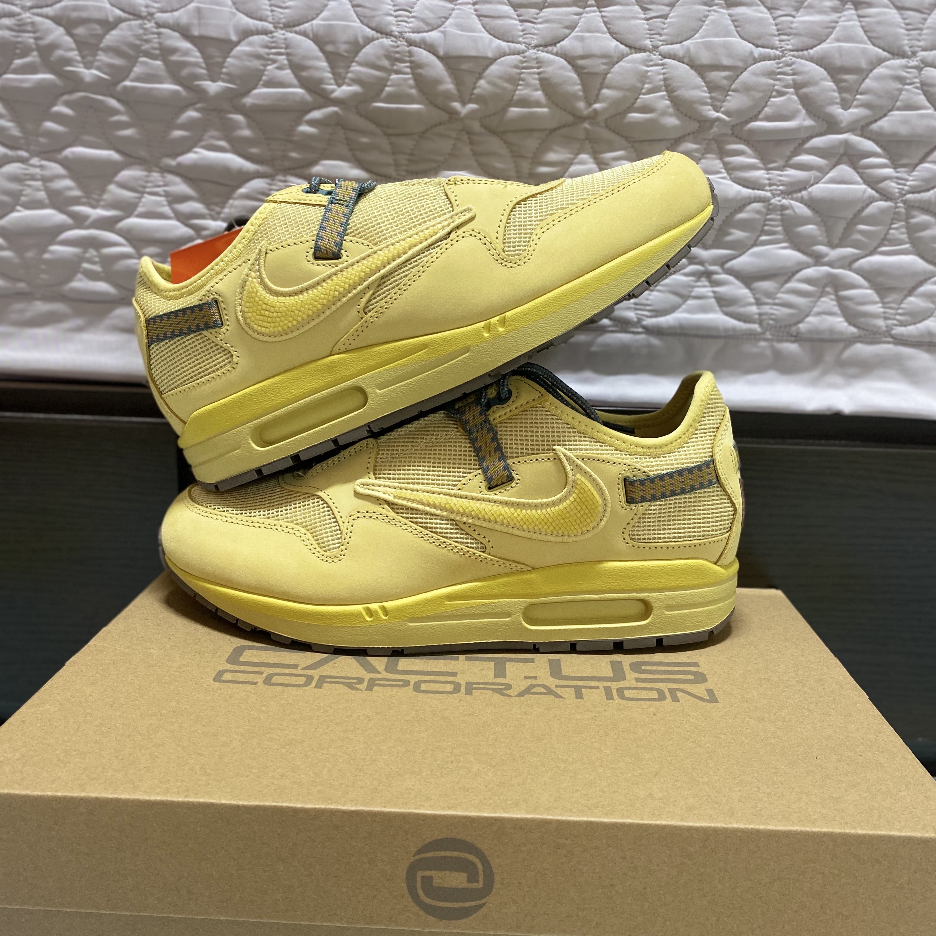 Nike x Travis Scott Air Max 1 Cact.us Gold 착용 스타일 - 4