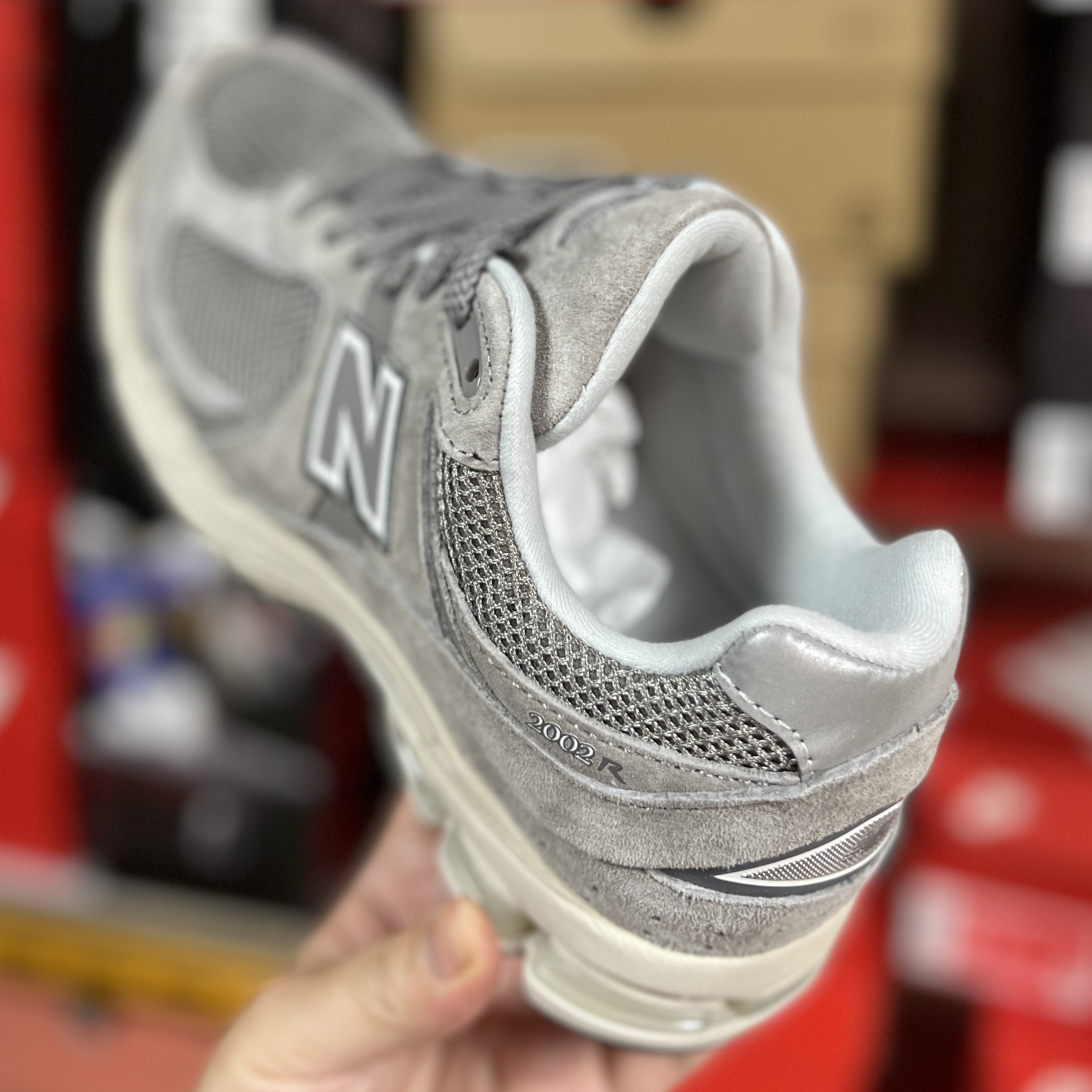 New Balance 2002R Grey 착용 스타일 - 2
