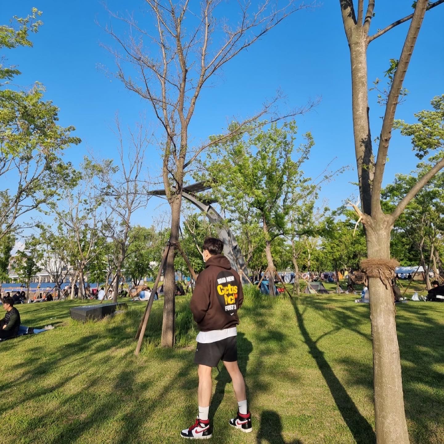 Jordan 1 Retro High OG Gym Red, Essentials Sweatshorts Black 2020 착용 스타일 - 1