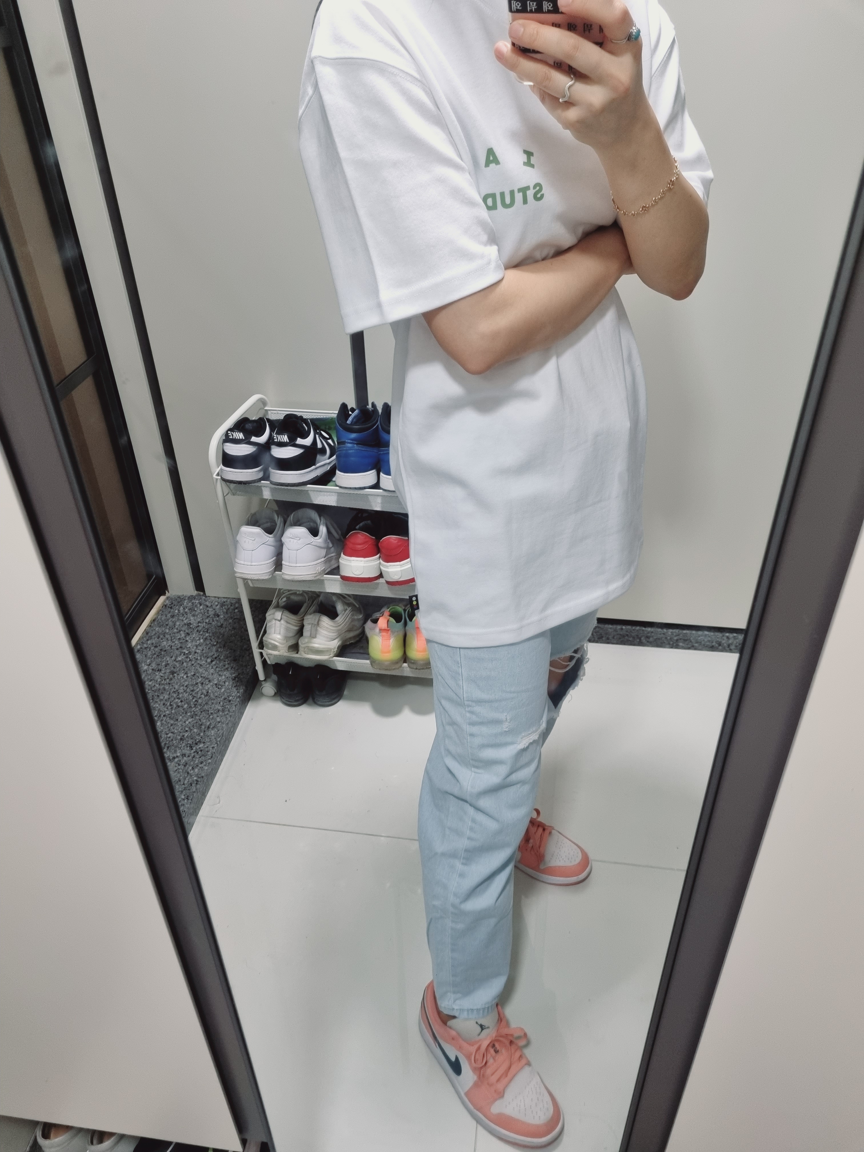 IAB Studio T-Shirt White Light Green, (W) Nike Air Force 1 '07 Essential Paisley Swoosh White Malachite 착용 스타일 - 3