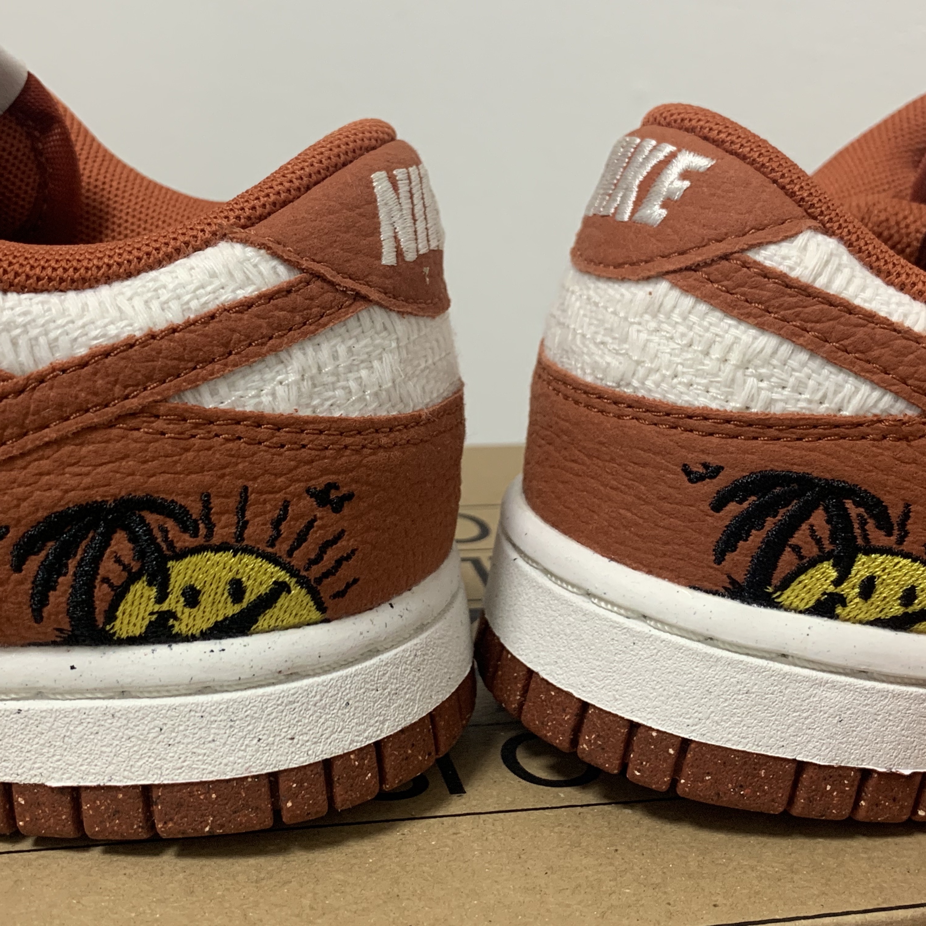 (W) Nike Dunk Low SE Sun Club Burnt Sunrise 착용 스타일 - 4