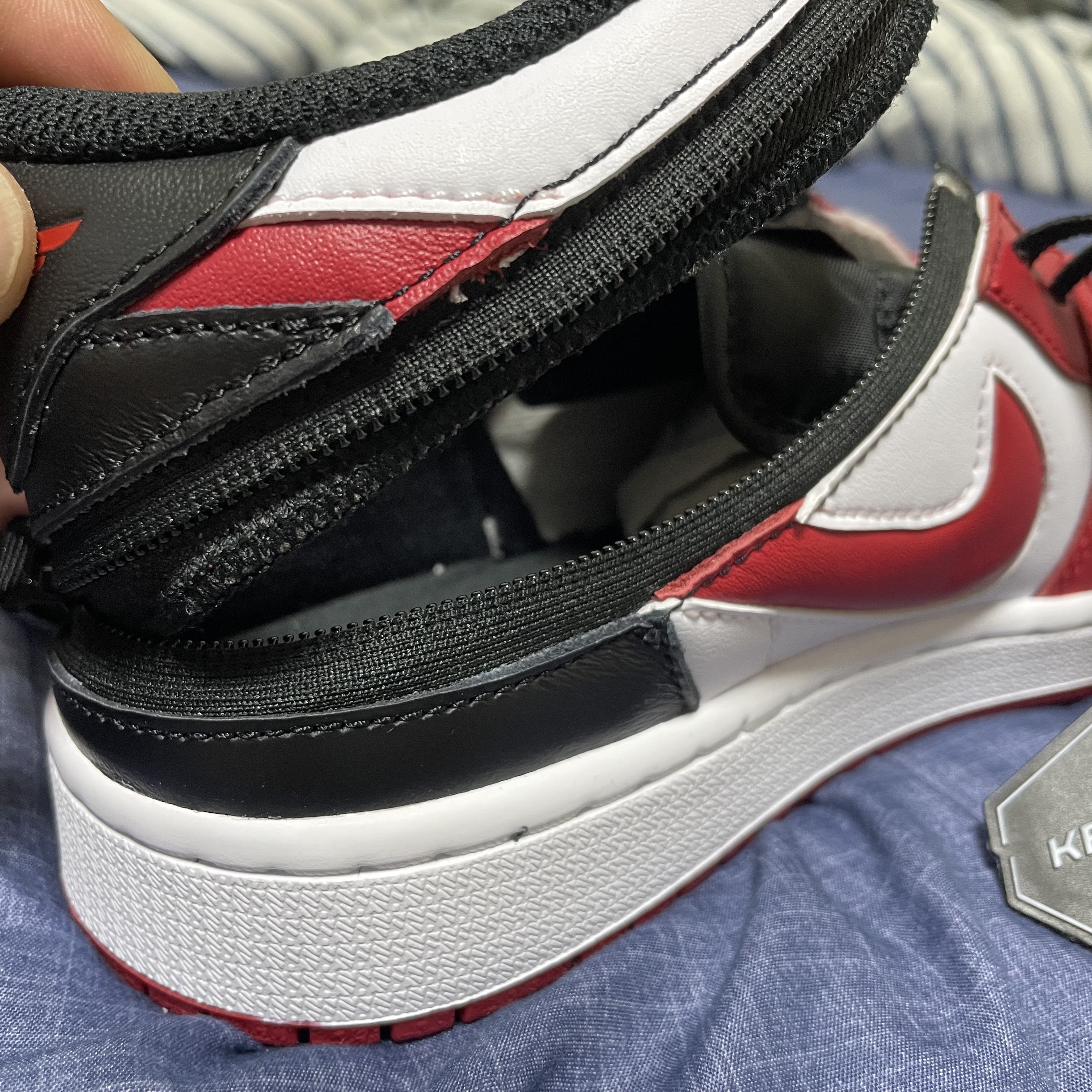 Jordan 1 Low Flyease Gym Red and Black 착용 스타일 - 3