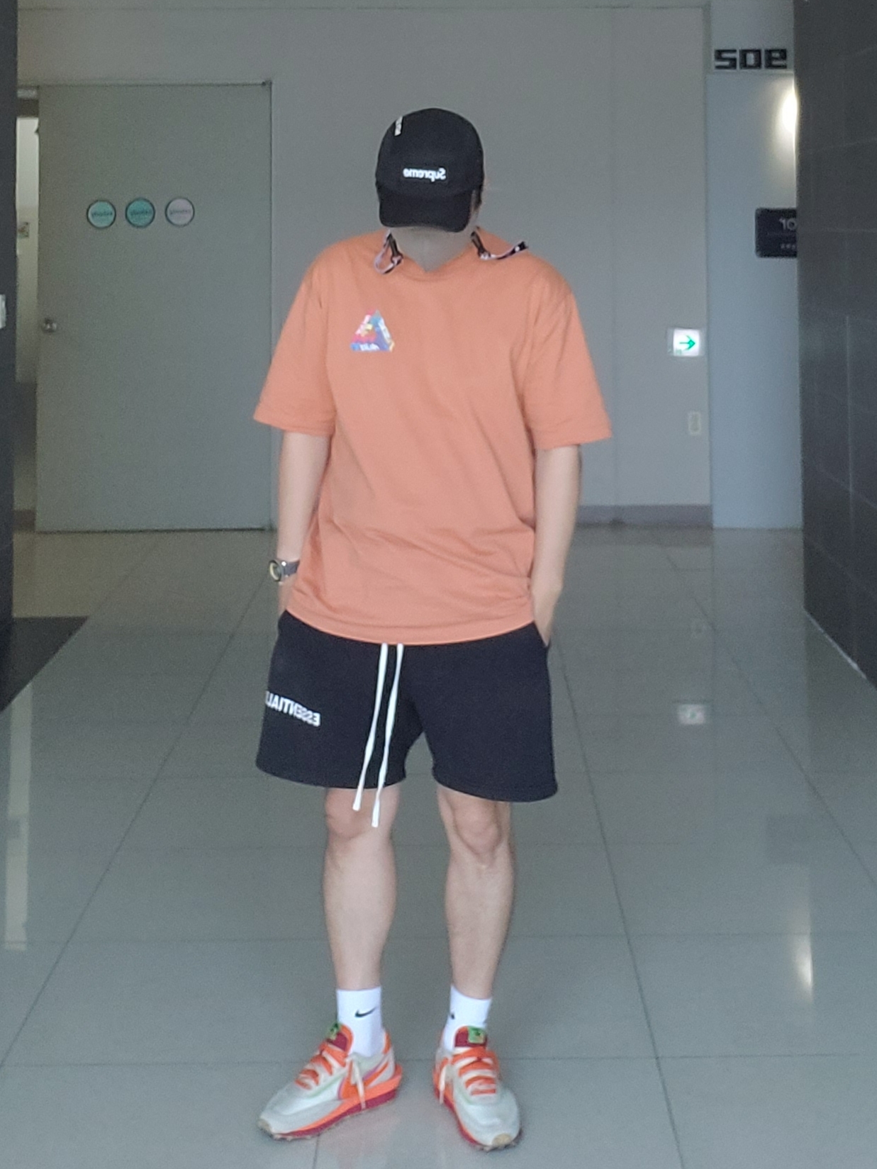 Supreme Military Camp Cap Black - 21FW, Palace Tri-Visions T-Shirt Caramel - 22SS 착용 스타일