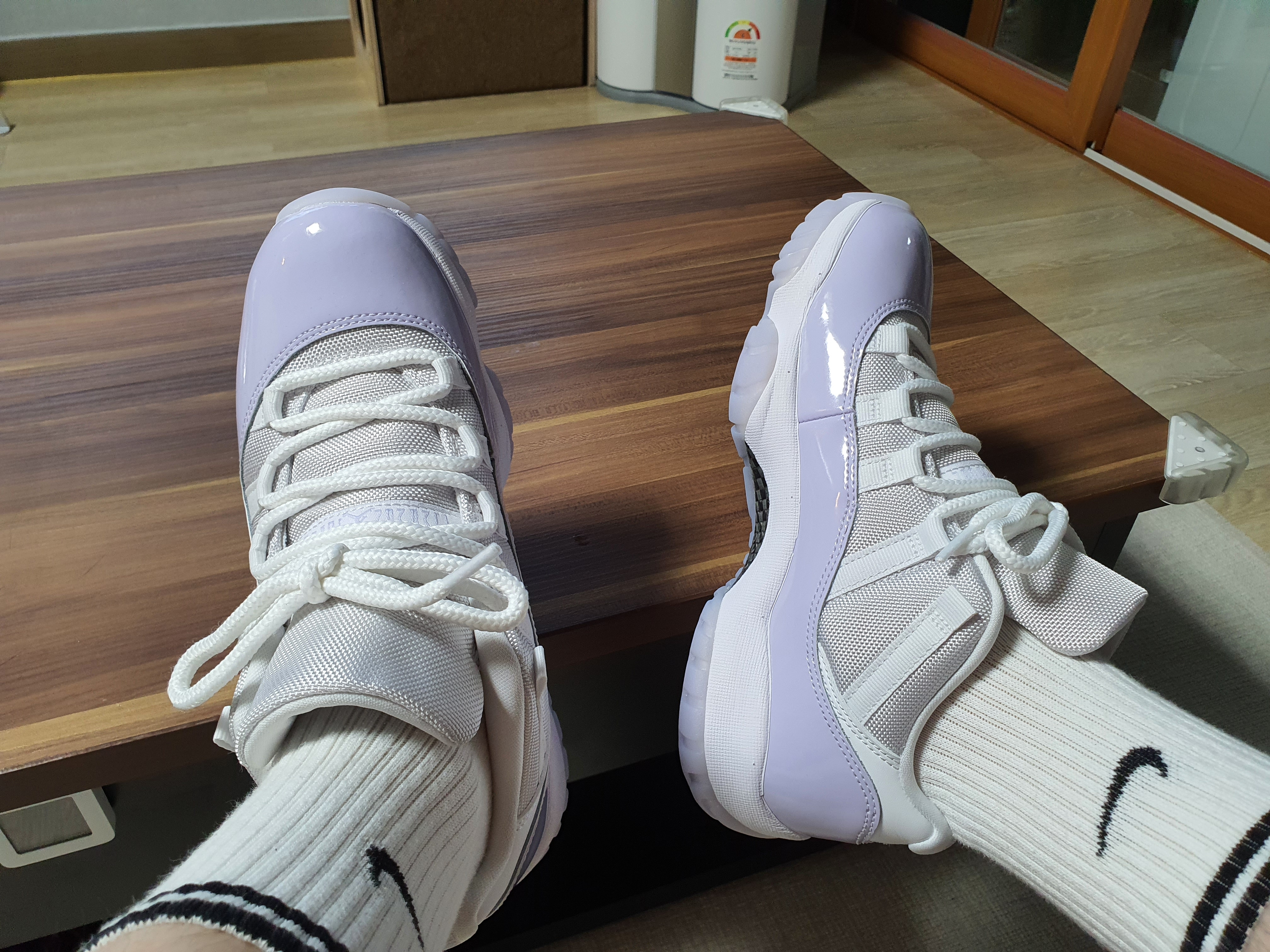 (W) Jordan 11 Retro Low Pure Violet 착용 스타일 - 5