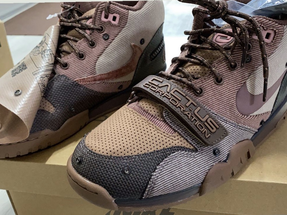 Nike x Travis Scott Air Trainer 1 Archaeo Brown and Rust Pink 착용 스타일 - 2