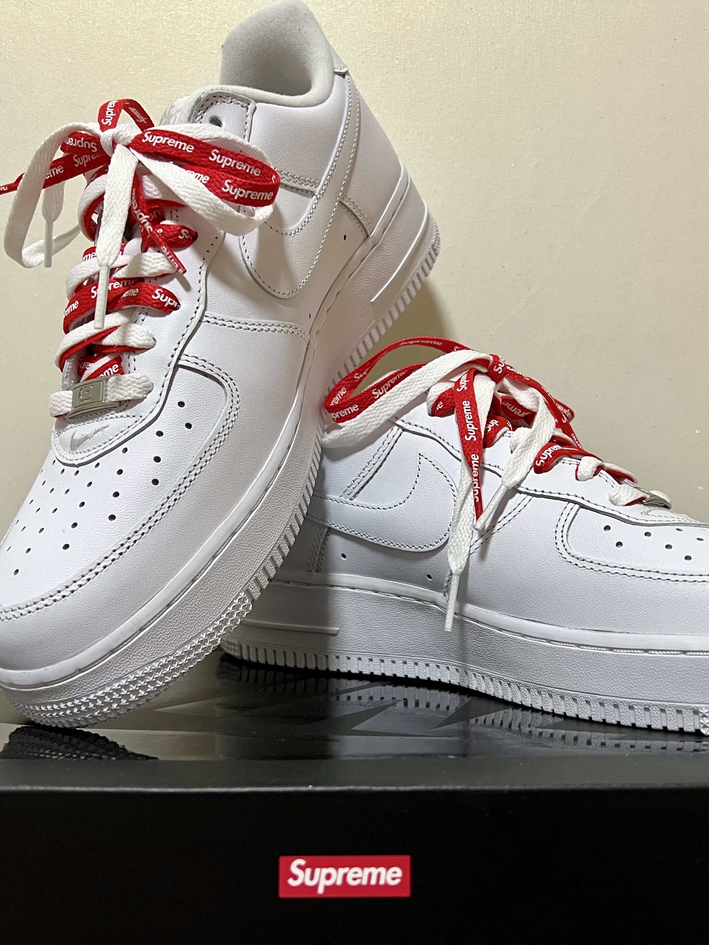 Nike x Supreme Air Force 1 Low White 착용 스타일