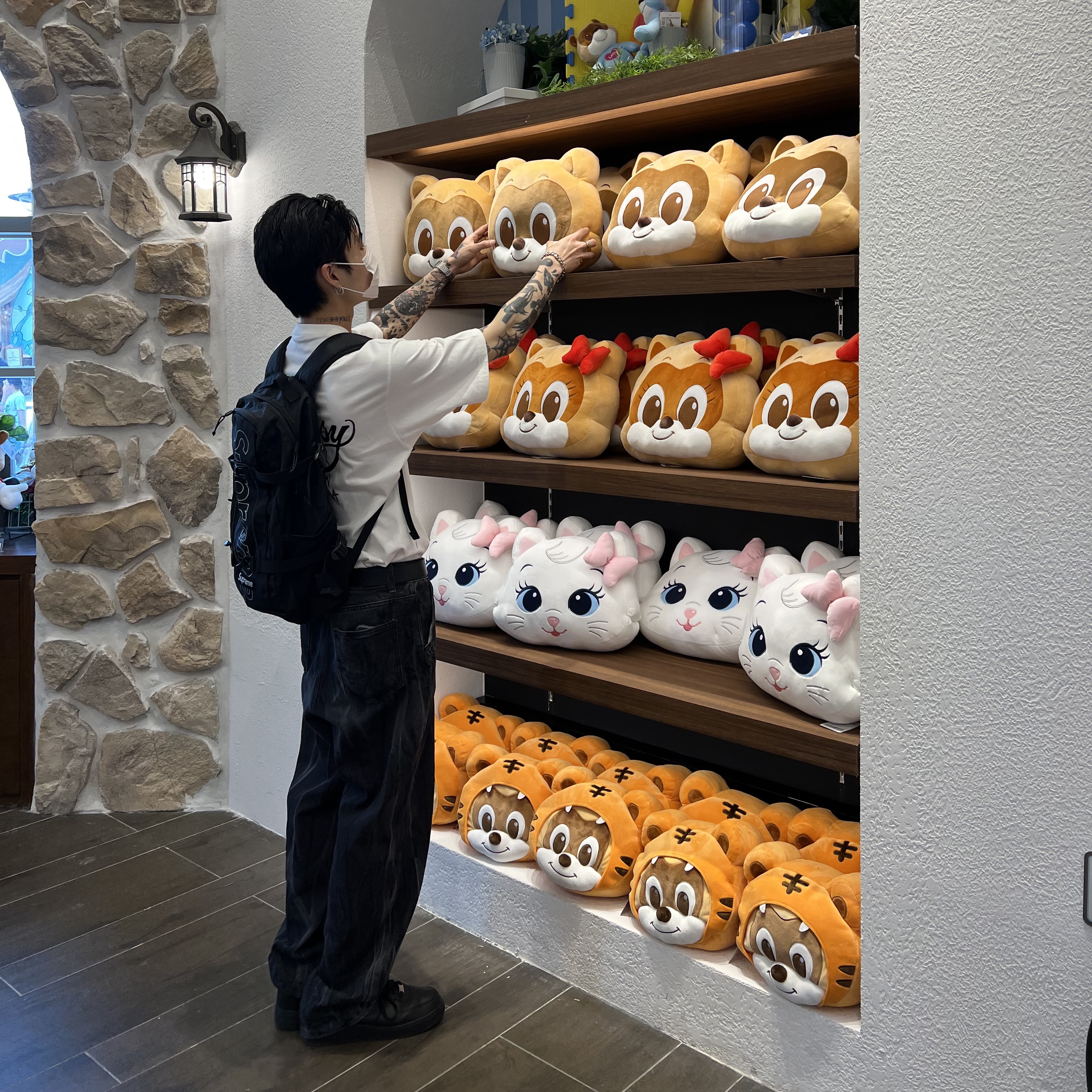 Supreme Backpack Black - 18FW, Nike Air Force 1 '07 Low Triple Black 착용 스타일 - 4