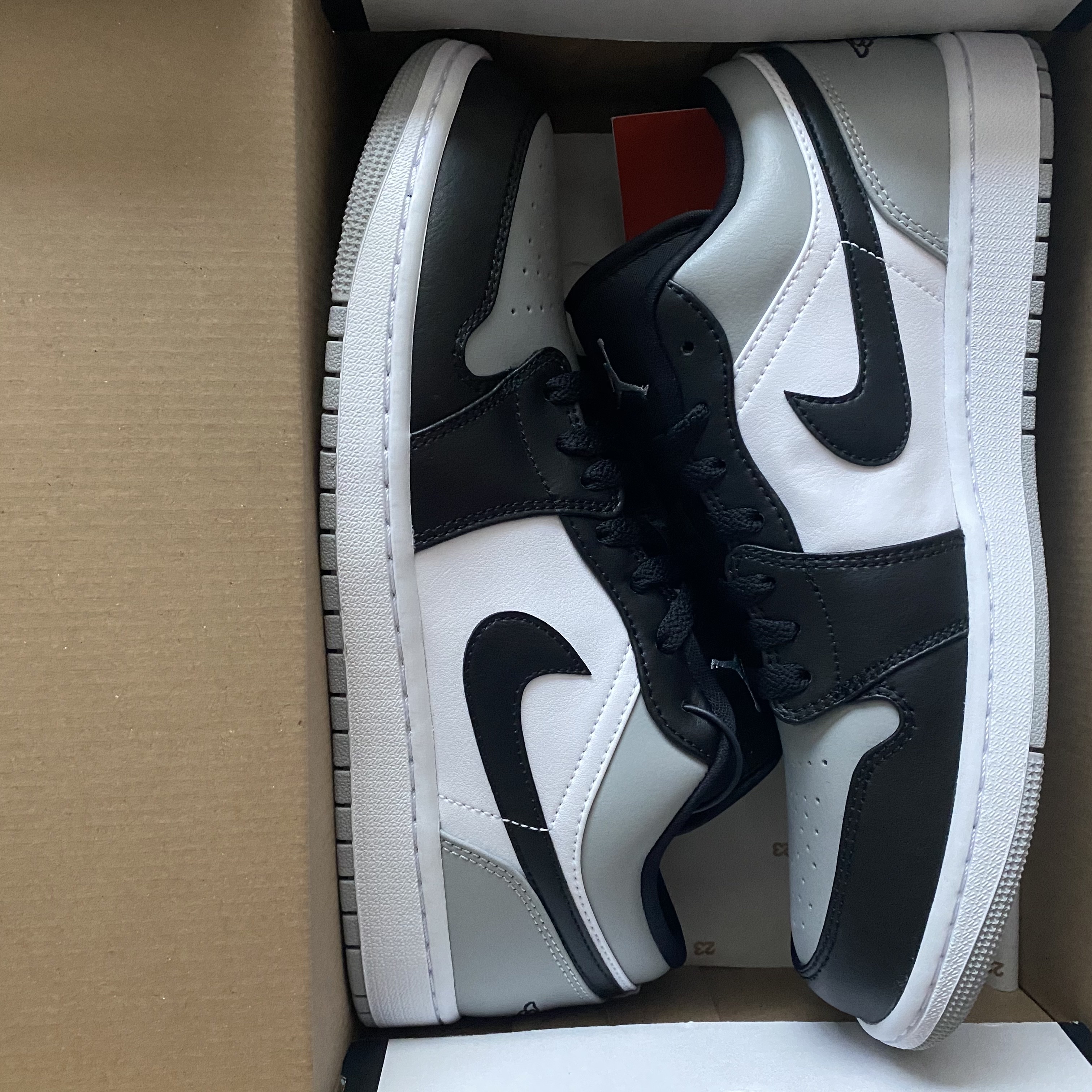 Jordan 1 Low Light Smoke Grey Black 착용 스타일