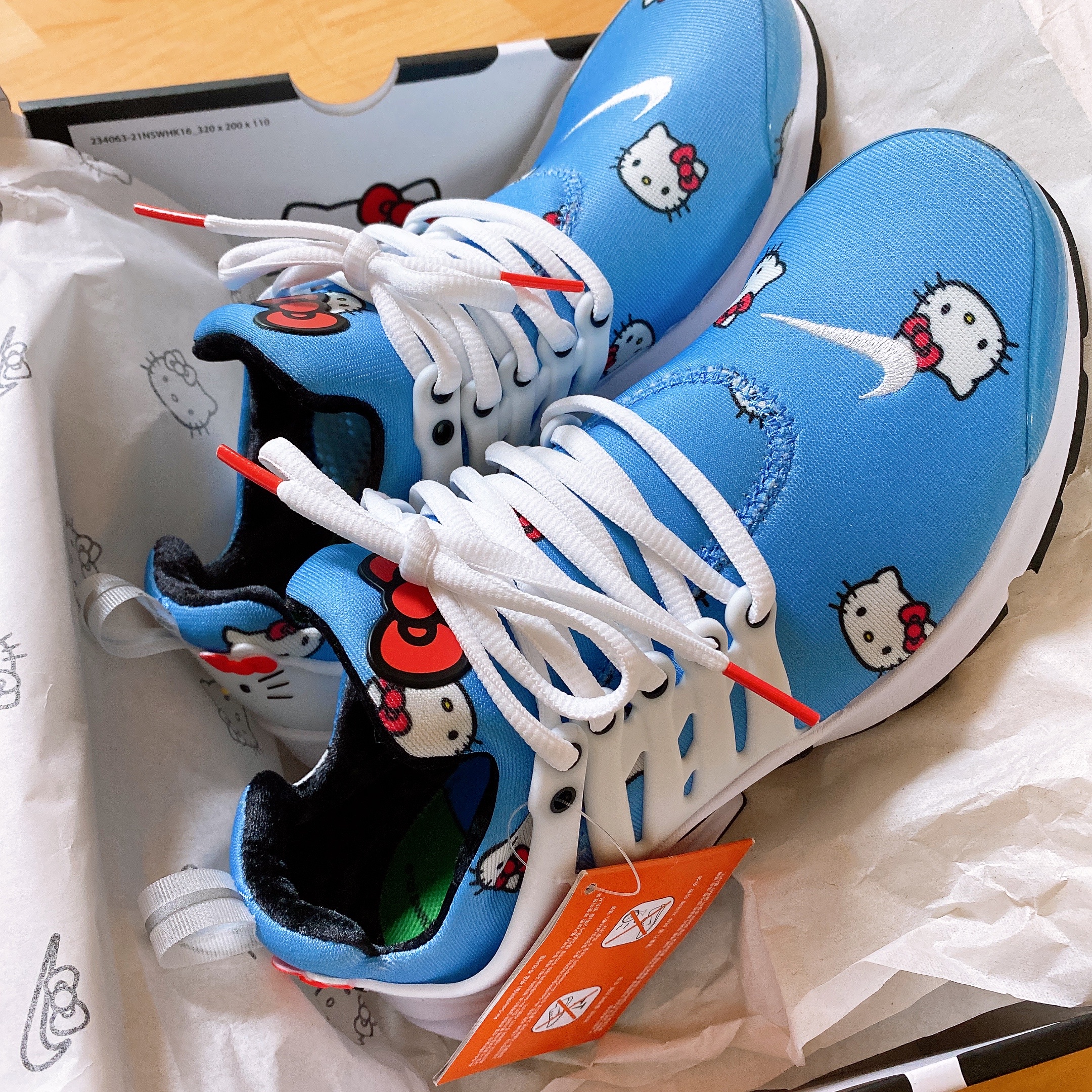 Nike x Hello Kitty Air Presto University Blue 착용 스타일 - 3