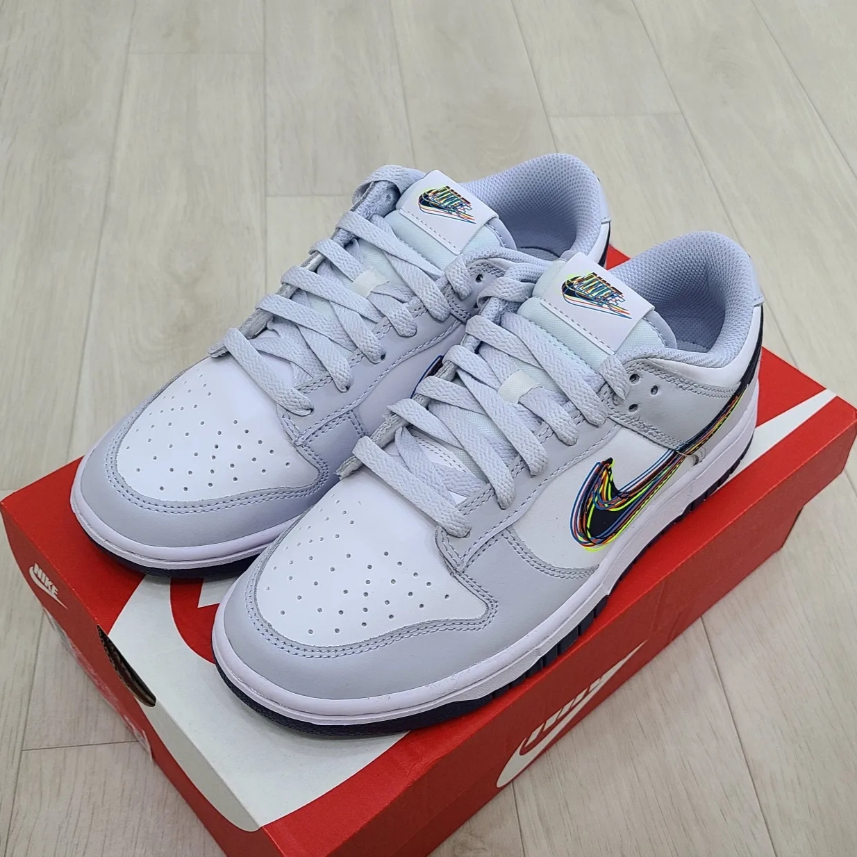 Nike Dunk Low 3D Swoosh White Grey 착용 스타일 - 2