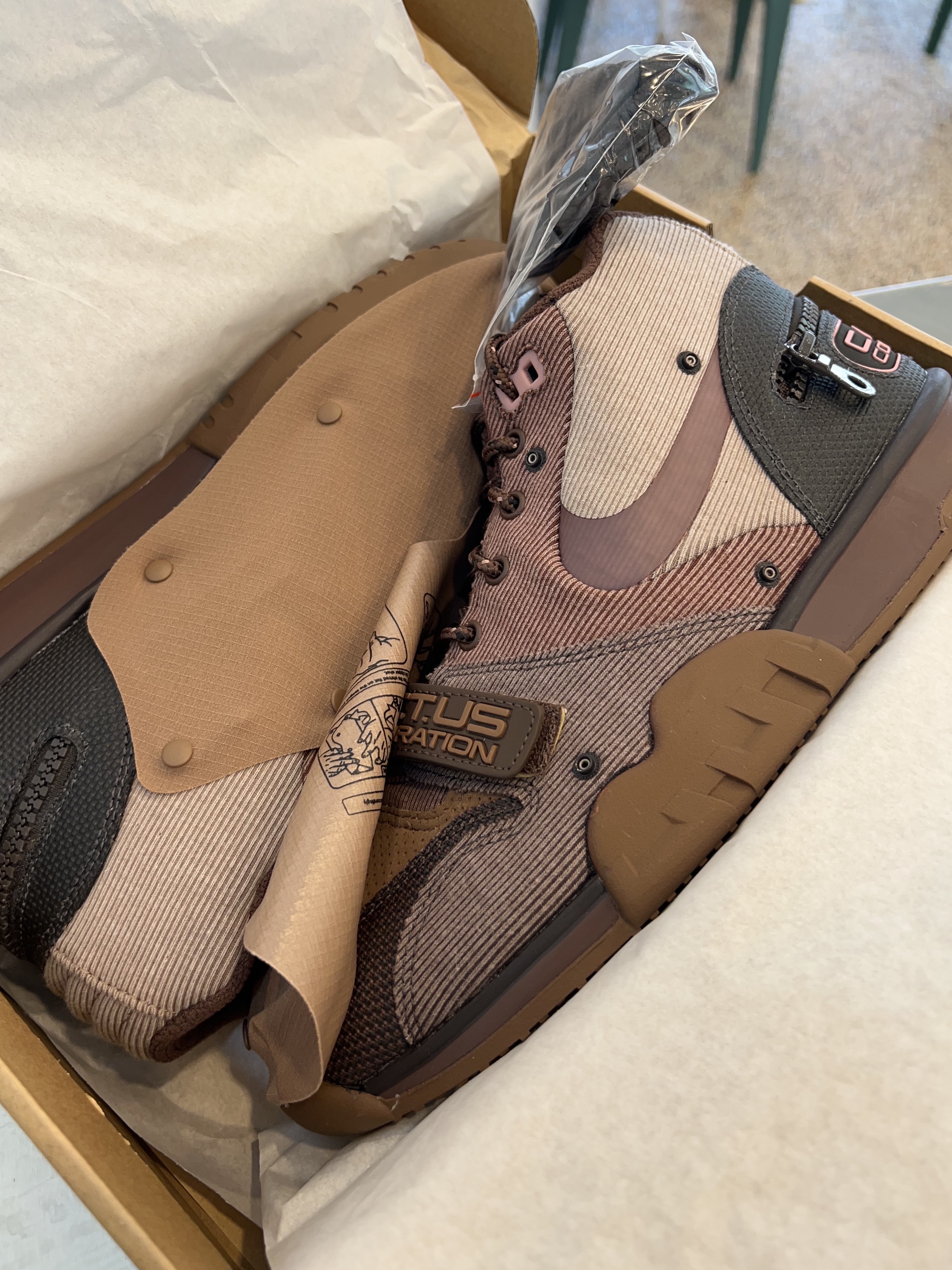 Nike x Travis Scott Air Trainer 1 Archaeo Brown and Rust Pink 착용 스타일