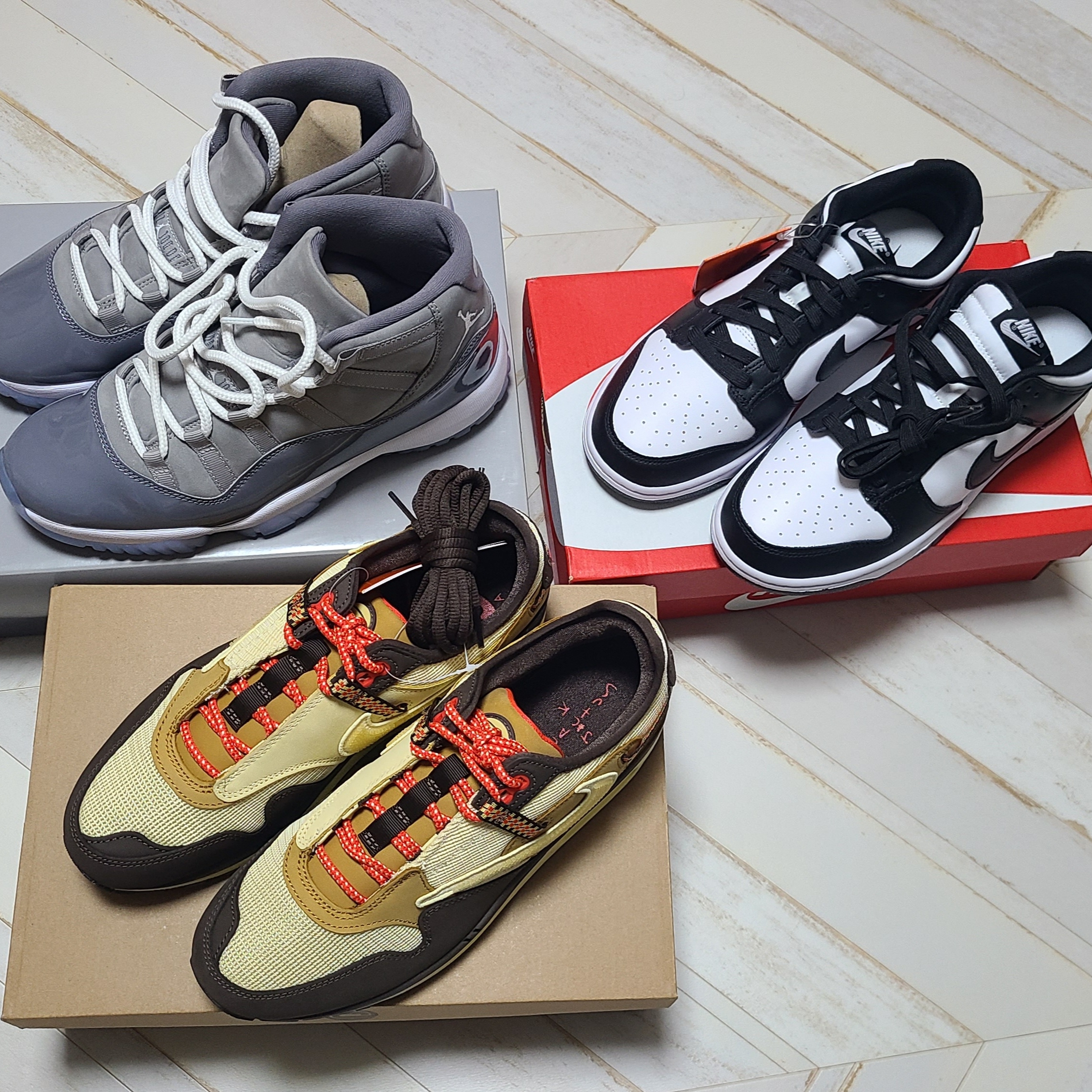 Nike x Travis Scott Air Max 1 Cact.us Brown, Nike Dunk Low Retro Black 착용 스타일