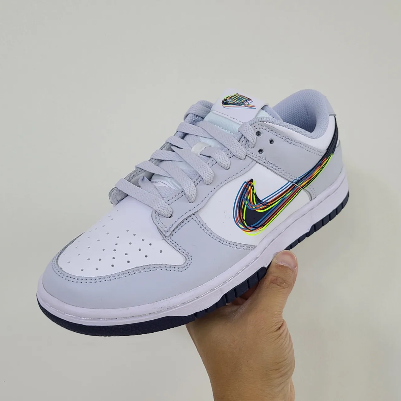 Nike Dunk Low 3D Swoosh White Grey 착용 스타일 - 1