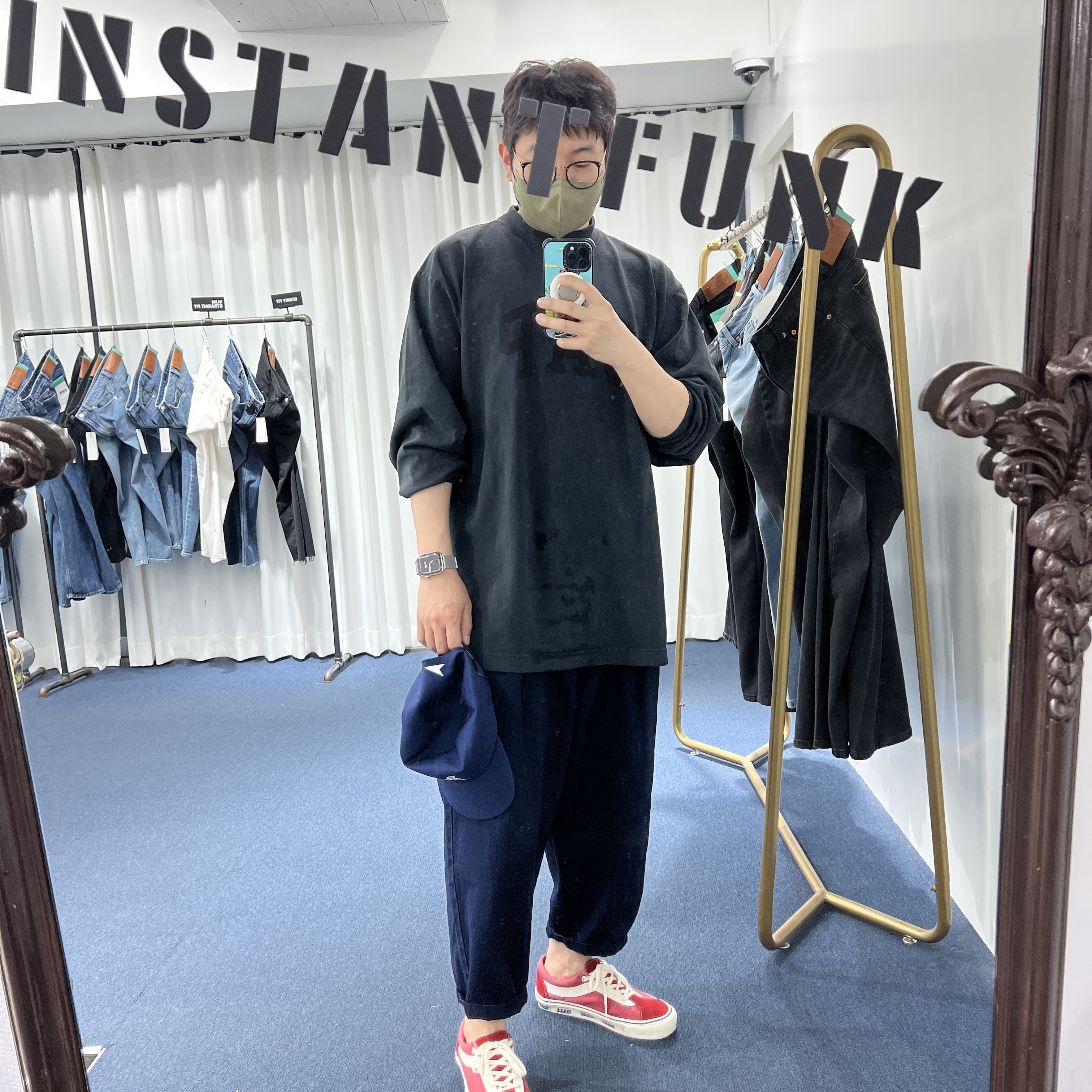 Vans x Rhude Bold Ni Red, Yeezy Gap Engineered By Balenciaga Dove Long Sleeve T-Shirt Washed Black 착용 스타일