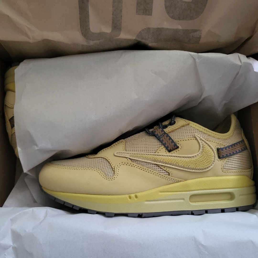 Nike x Travis Scott Air Max 1 Cact.us Gold 착용 스타일 - 1