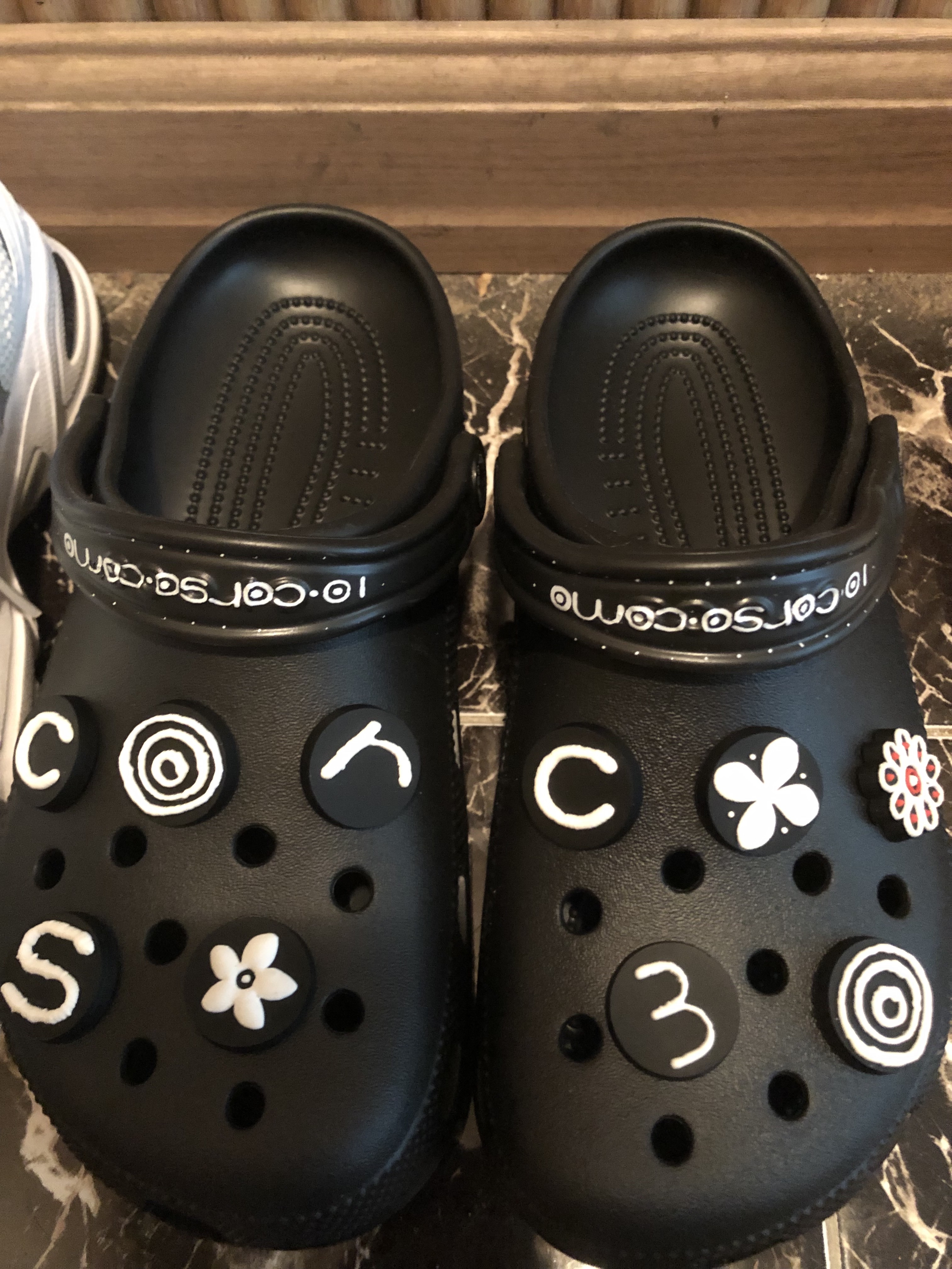 Crocs x 10 Corso Como Classic Clog Black 착용 스타일