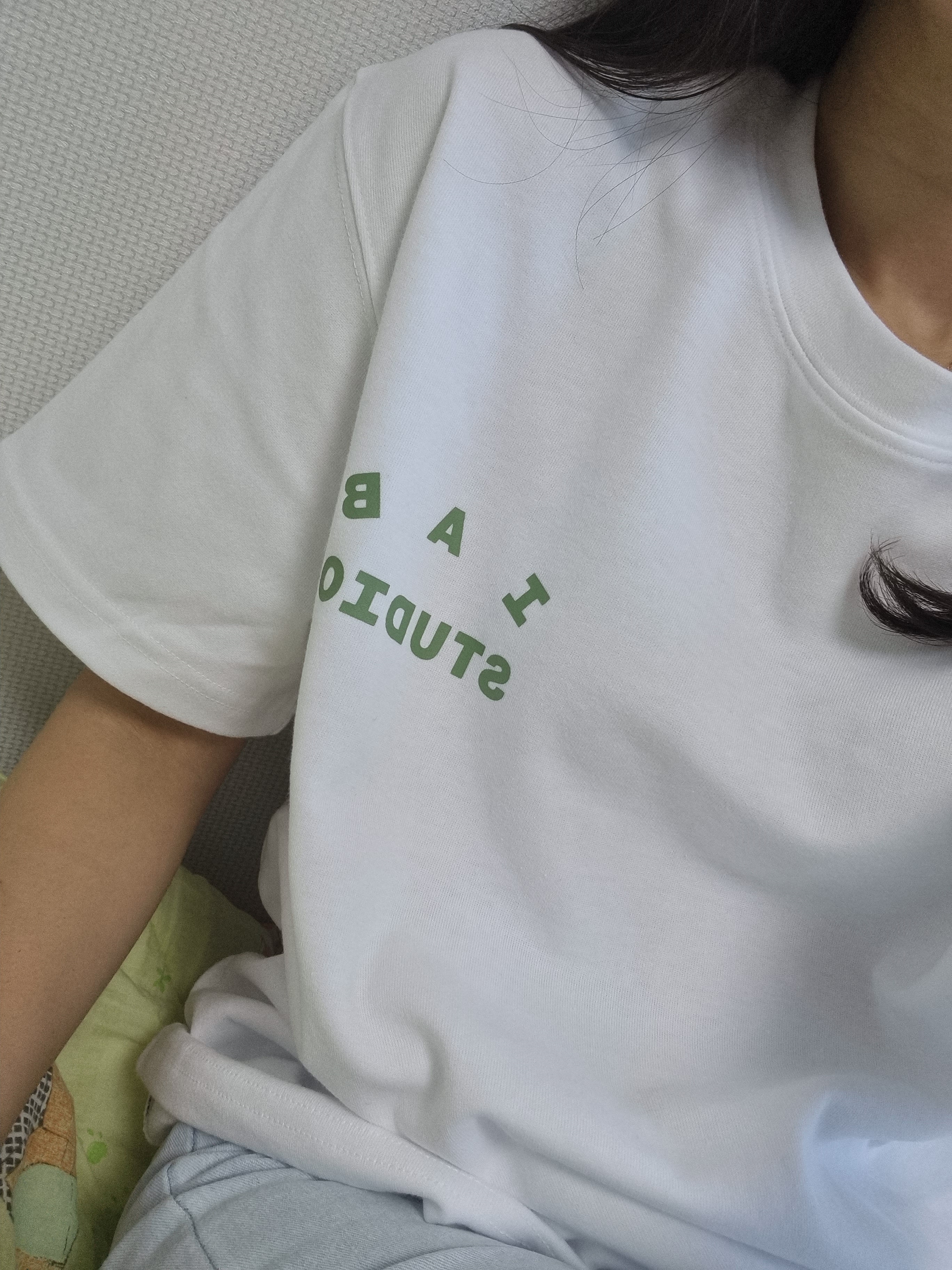 IAB Studio T-Shirt White Light Green, (W) Nike Air Force 1 '07 Essential Paisley Swoosh White Malachite 착용 스타일 - 2