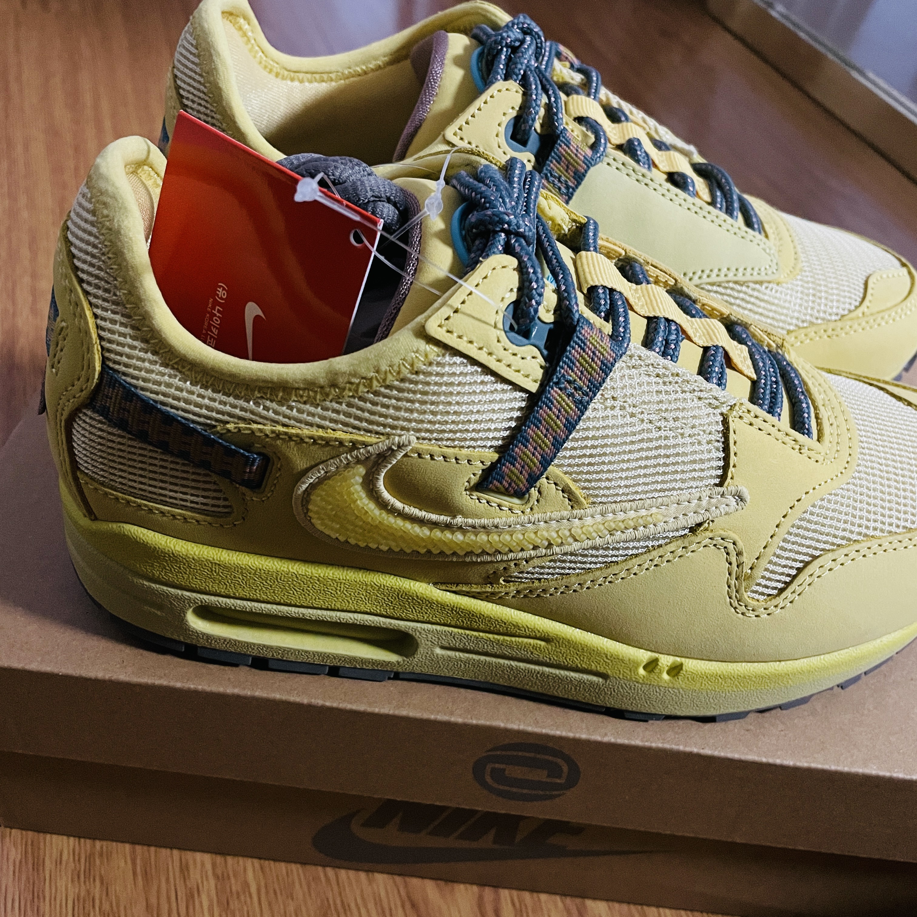 Nike x Travis Scott Air Max 1 Cact.us Gold ์ฐฉ์ฉ ์คํ์ผ - 3