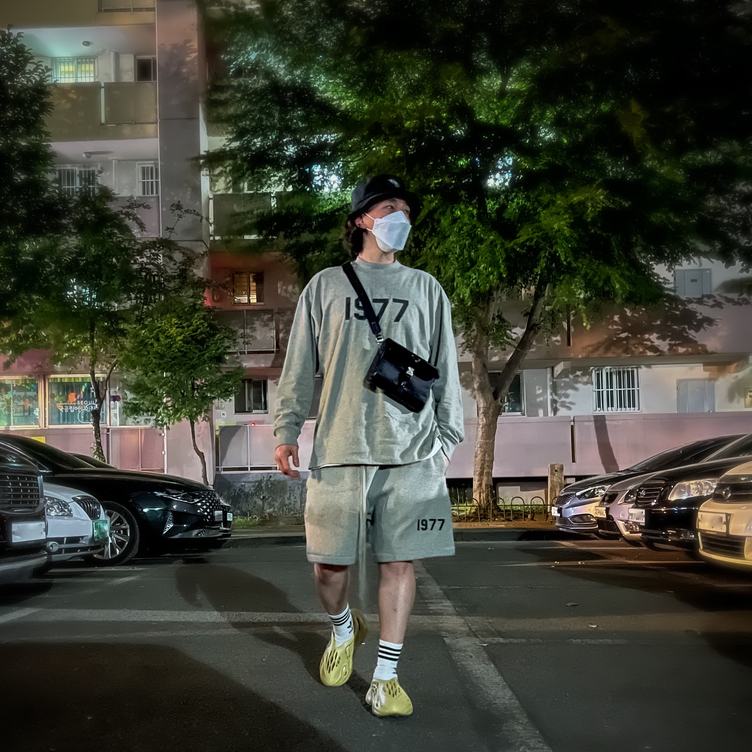 Essentials 1977 Long Sleeve T-Shirt Dark Oatmeal - 22SS, Essentials 1977 Shorts Dark Oatmeal - 22SS 착용 스타일