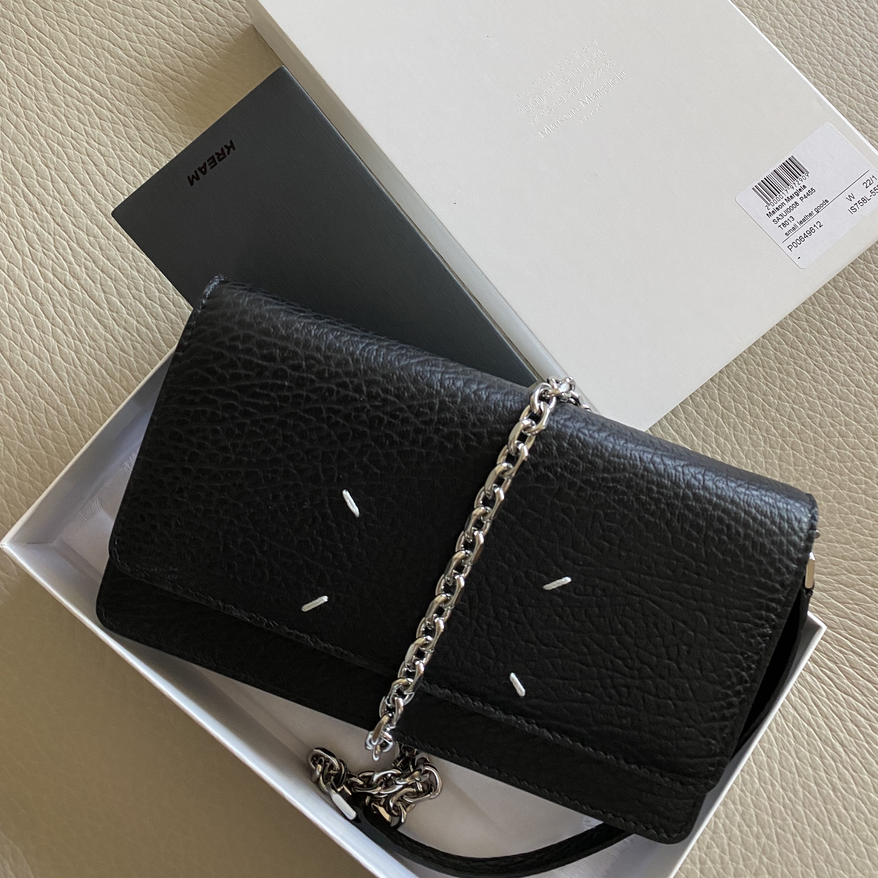 Maison Margiela Four Stitches Chain Flap Wallet Black 착용 스타일