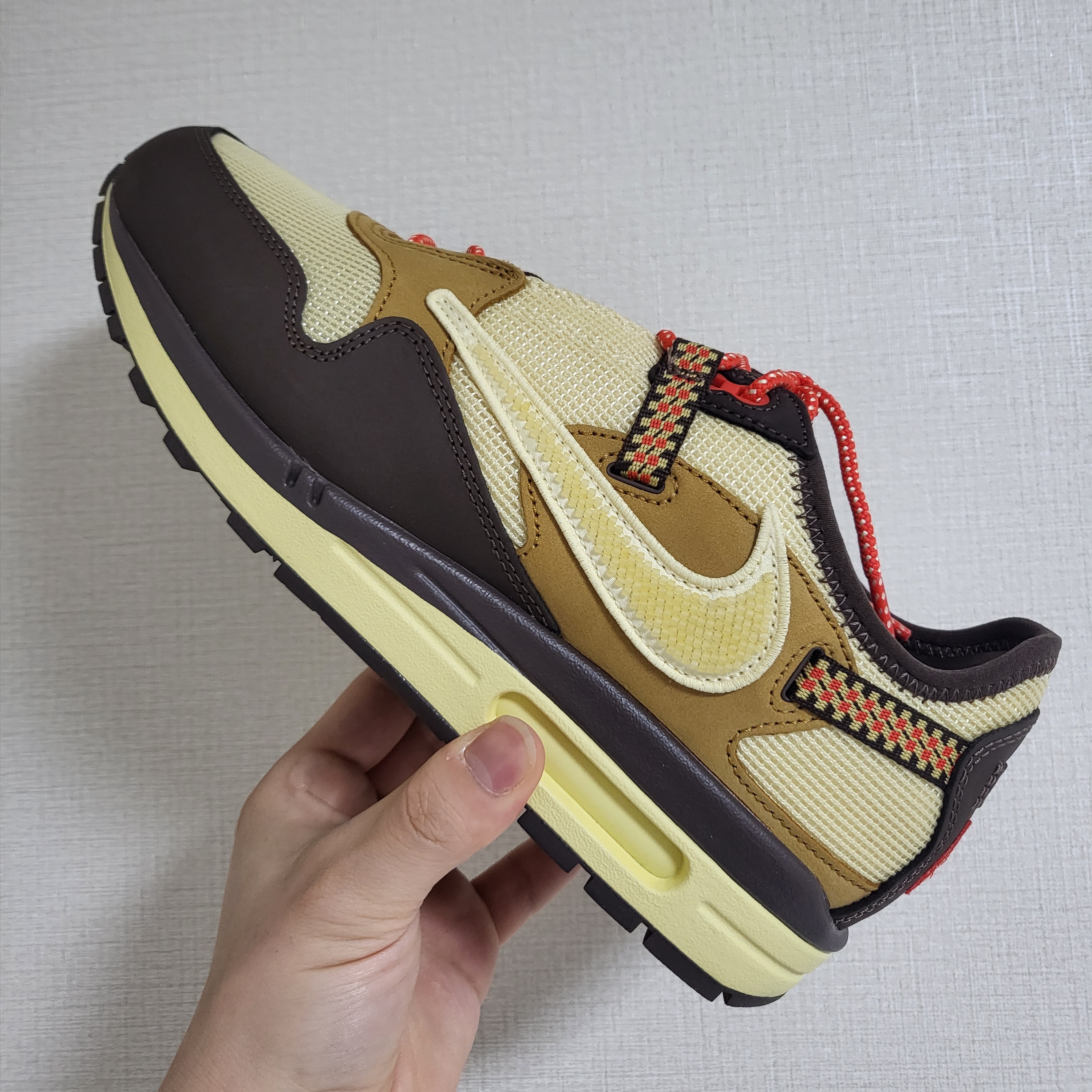 Nike x Travis Scott Air Max 1 Cact.us Brown 착용 스타일
