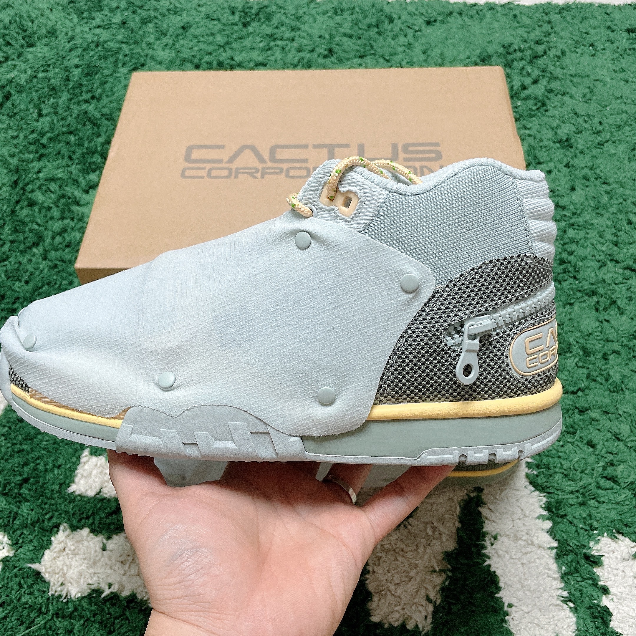 Nike x Travis Scott Nike Air Trainer 1 Grey Haze and Dusty Sage 착용 스타일