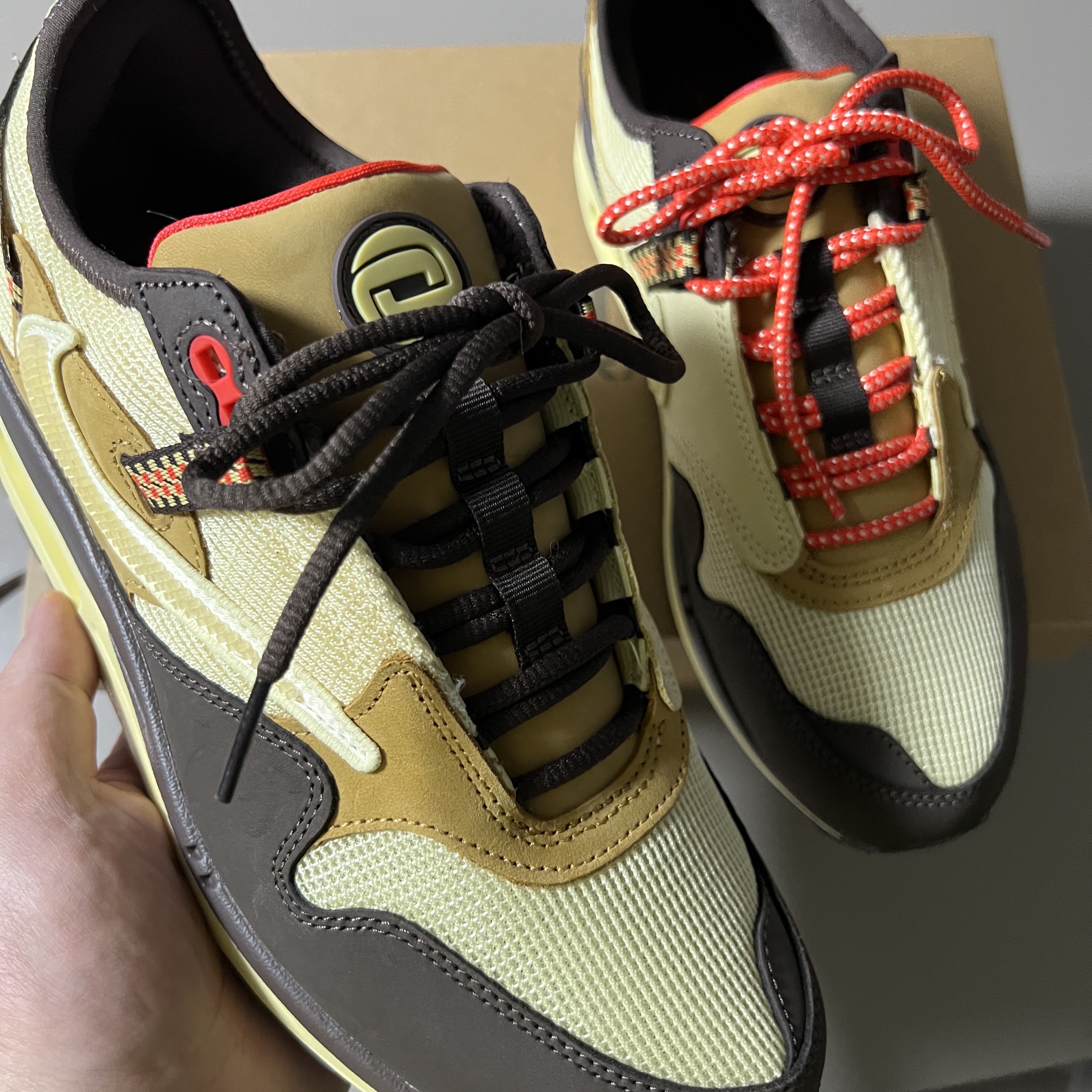 Nike x Travis Scott Air Max 1 Cact.us Brown 착용 스타일