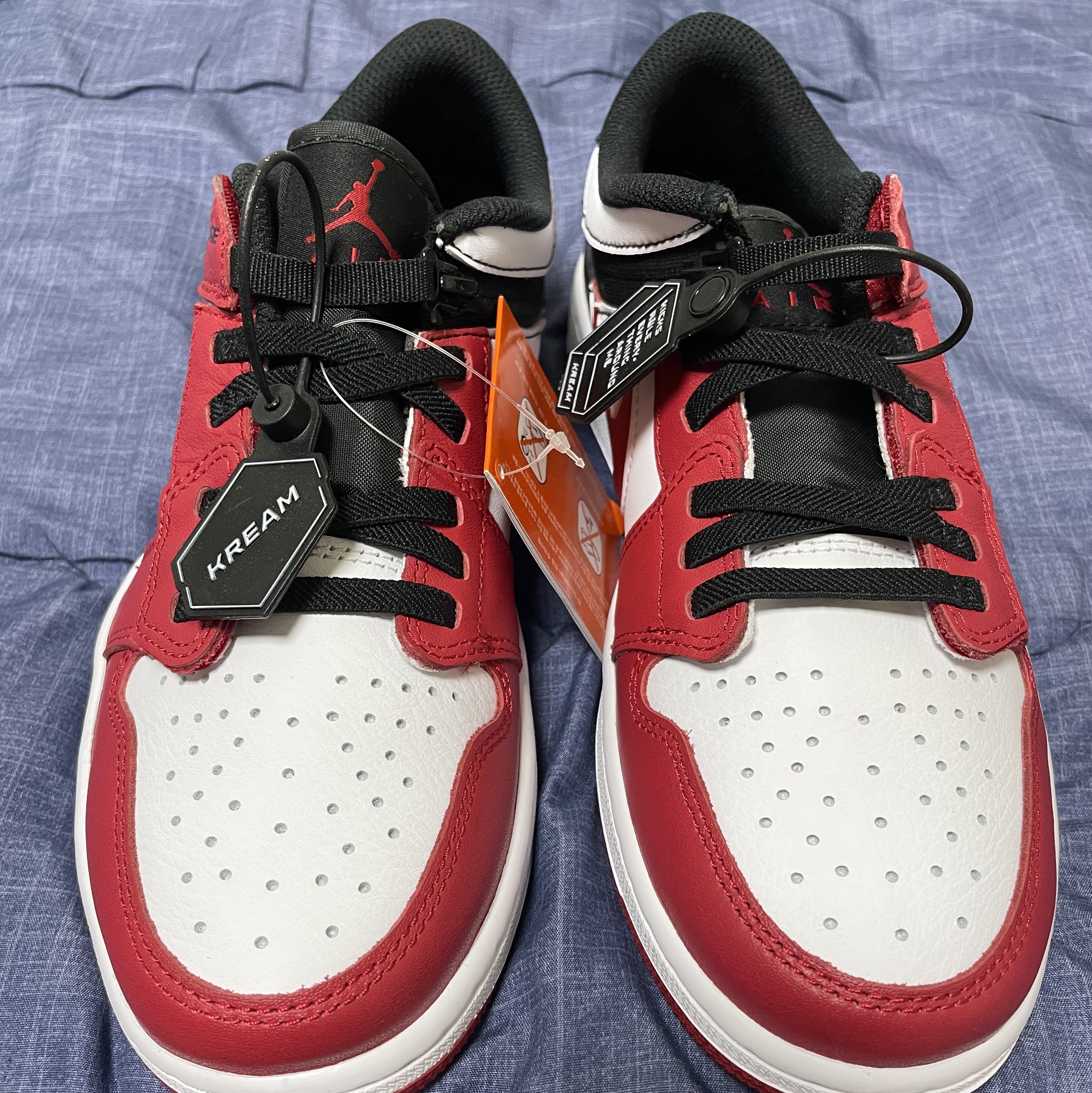 Jordan 1 Low Flyease Gym Red and Black 착용 스타일 - 5