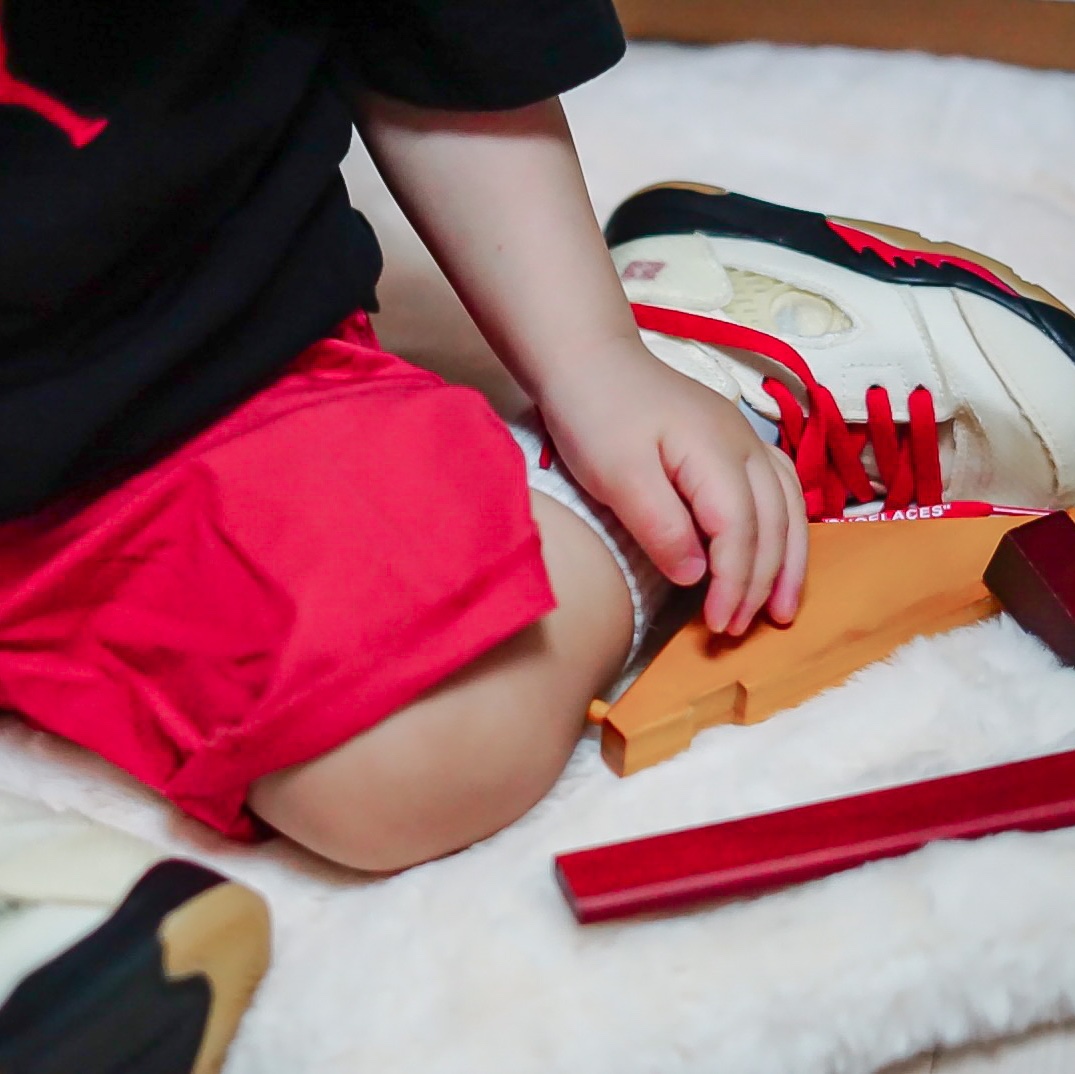 (TD) Jordan 5 x Off-White Retro SP Sail Fire Red 착용 스타일 - 4