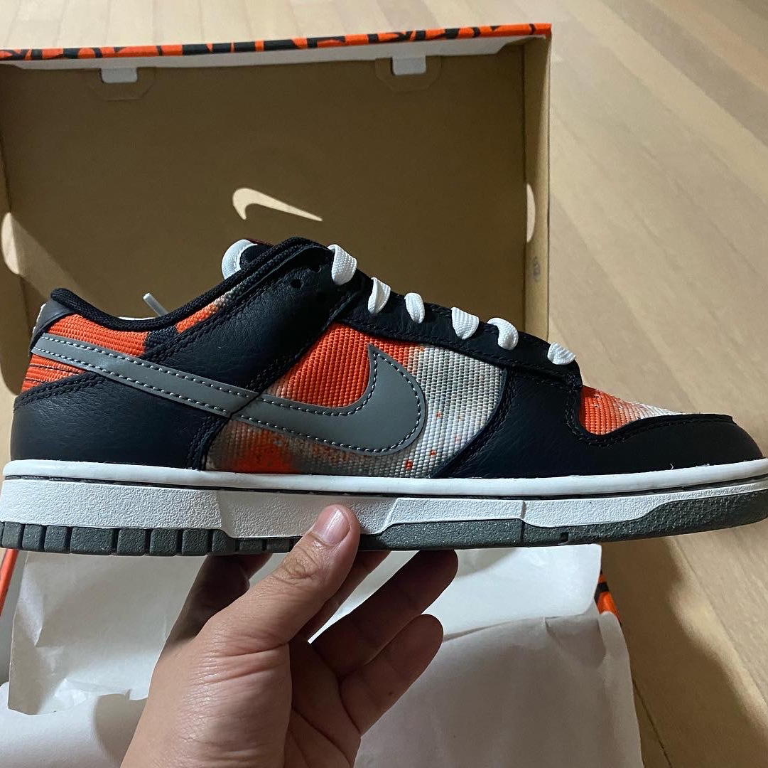 Nike Dunk Low Retro PRM Black and Tumbled Grey 착용 스타일 - 1