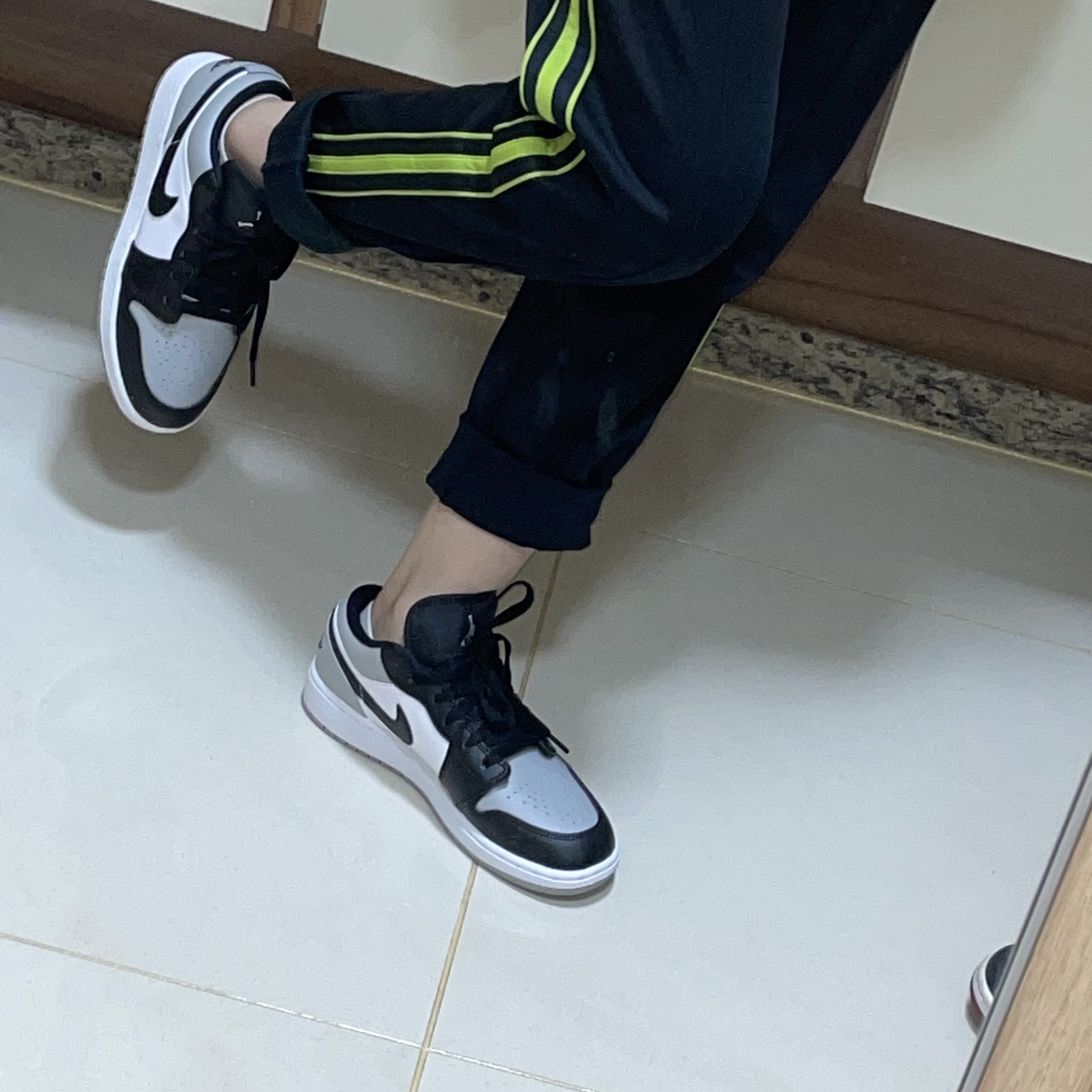 Jordan 1 Low Light Smoke Grey Black 착용 스타일 - 2