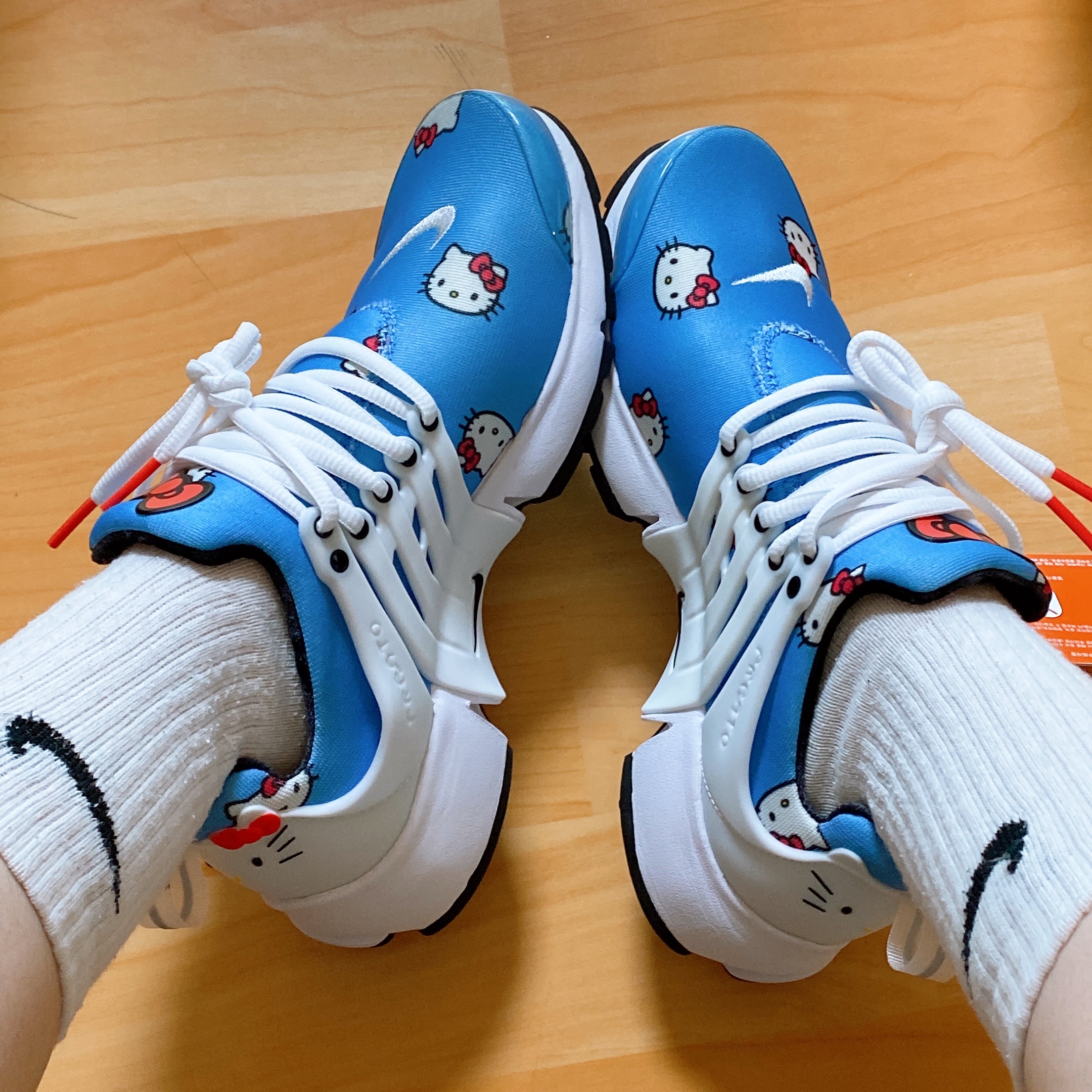 Nike x Hello Kitty Air Presto University Blue 착용 스타일 - 2