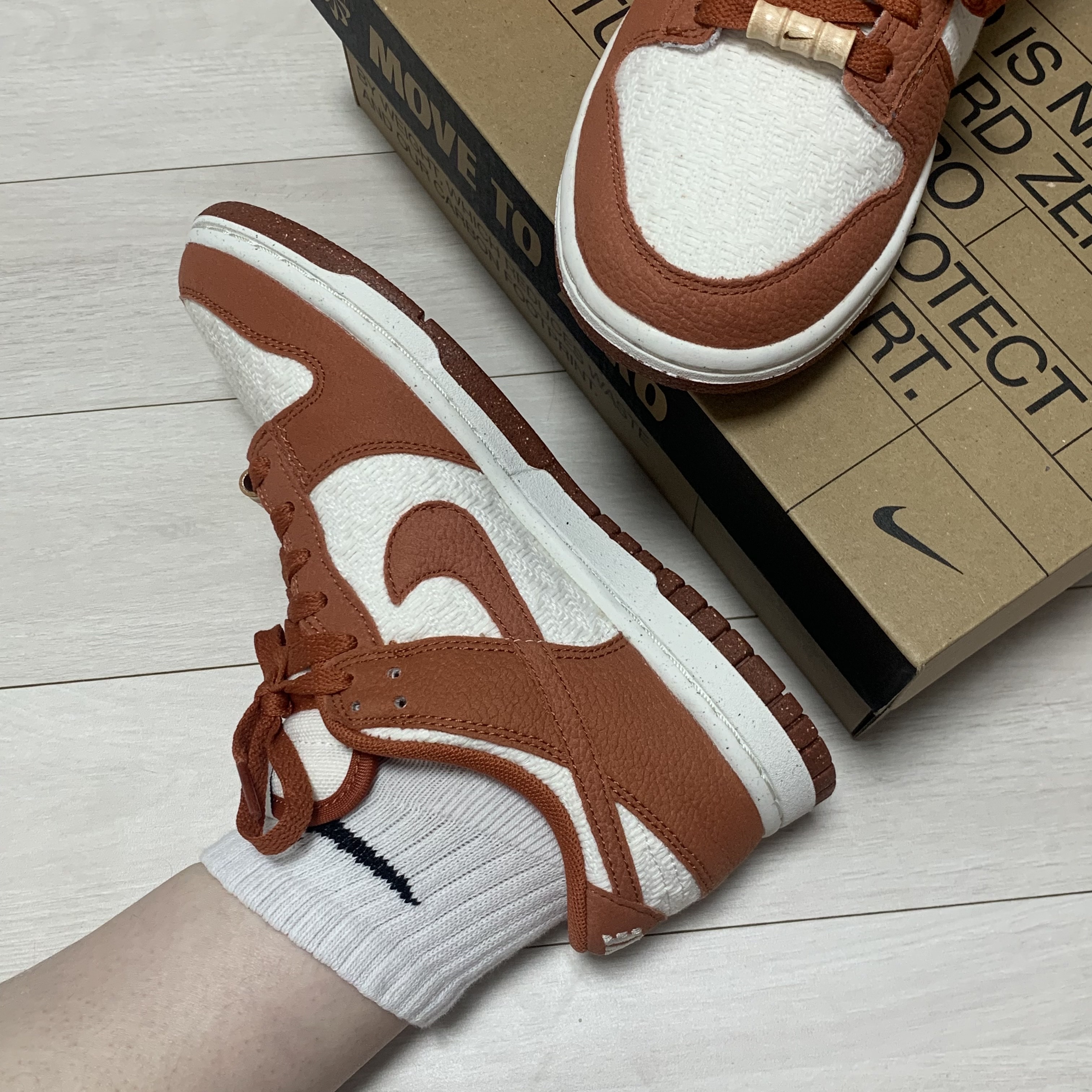 (W) Nike Dunk Low SE Sun Club Burnt Sunrise 착용 스타일 - 1