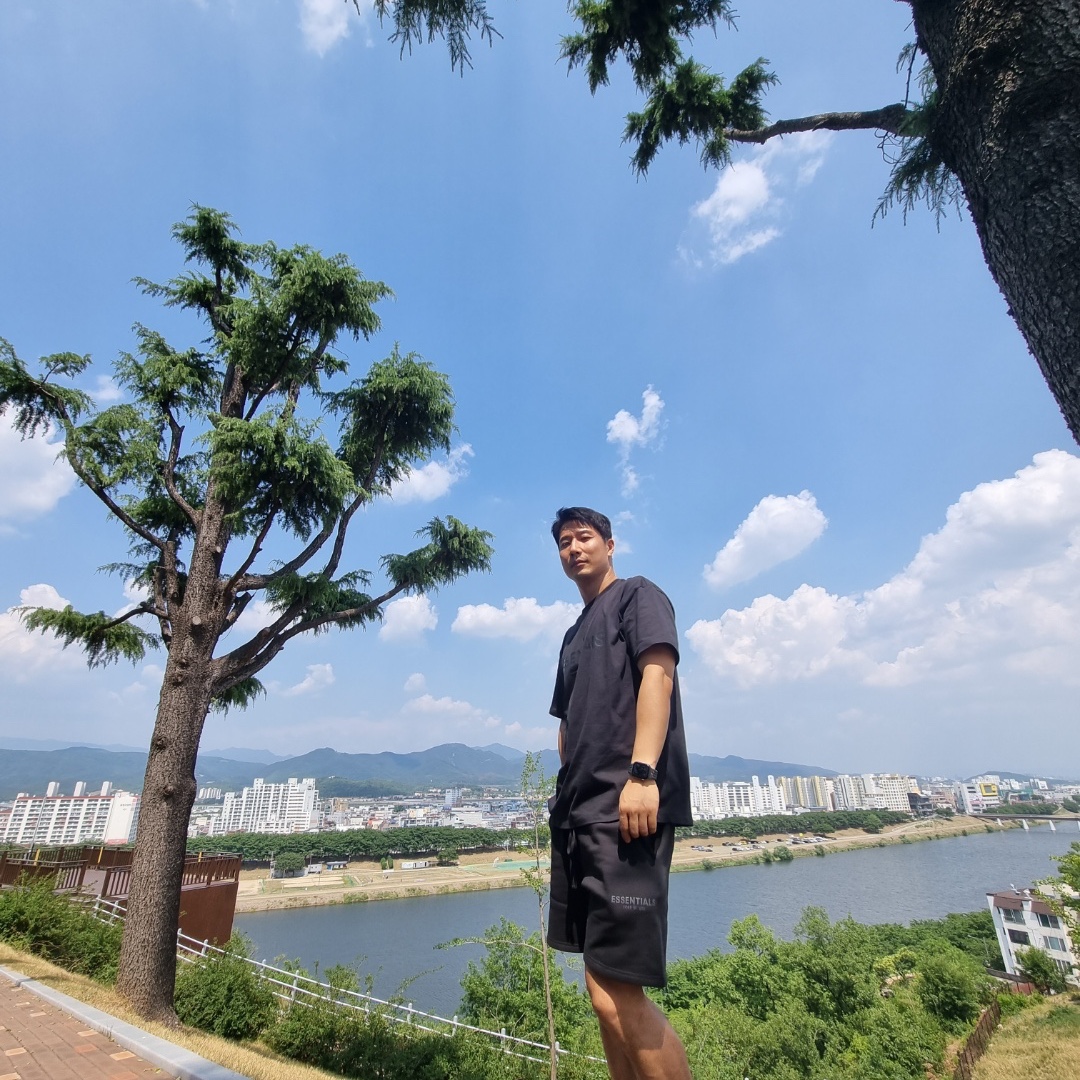Essentials T-Shirt Black - 21SS, Essentials The Core Collection Sweatshorts Black 착용 스타일 - 2