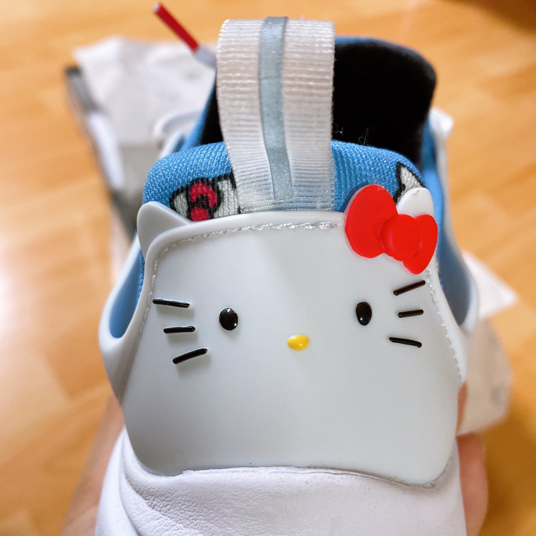 Nike x Hello Kitty Air Presto University Blue 착용 스타일 - 2